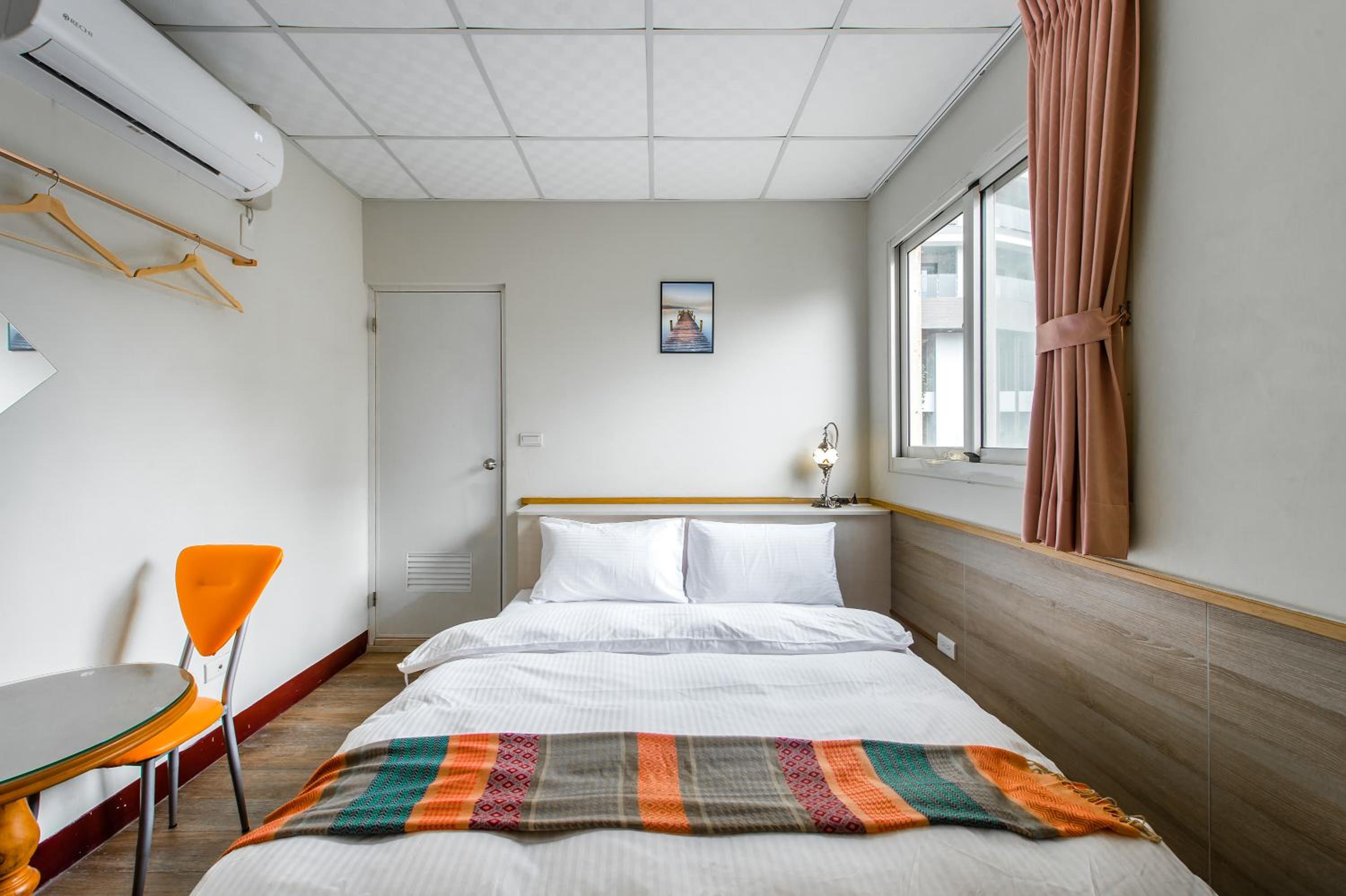 Standard Double Room - Photo 13
