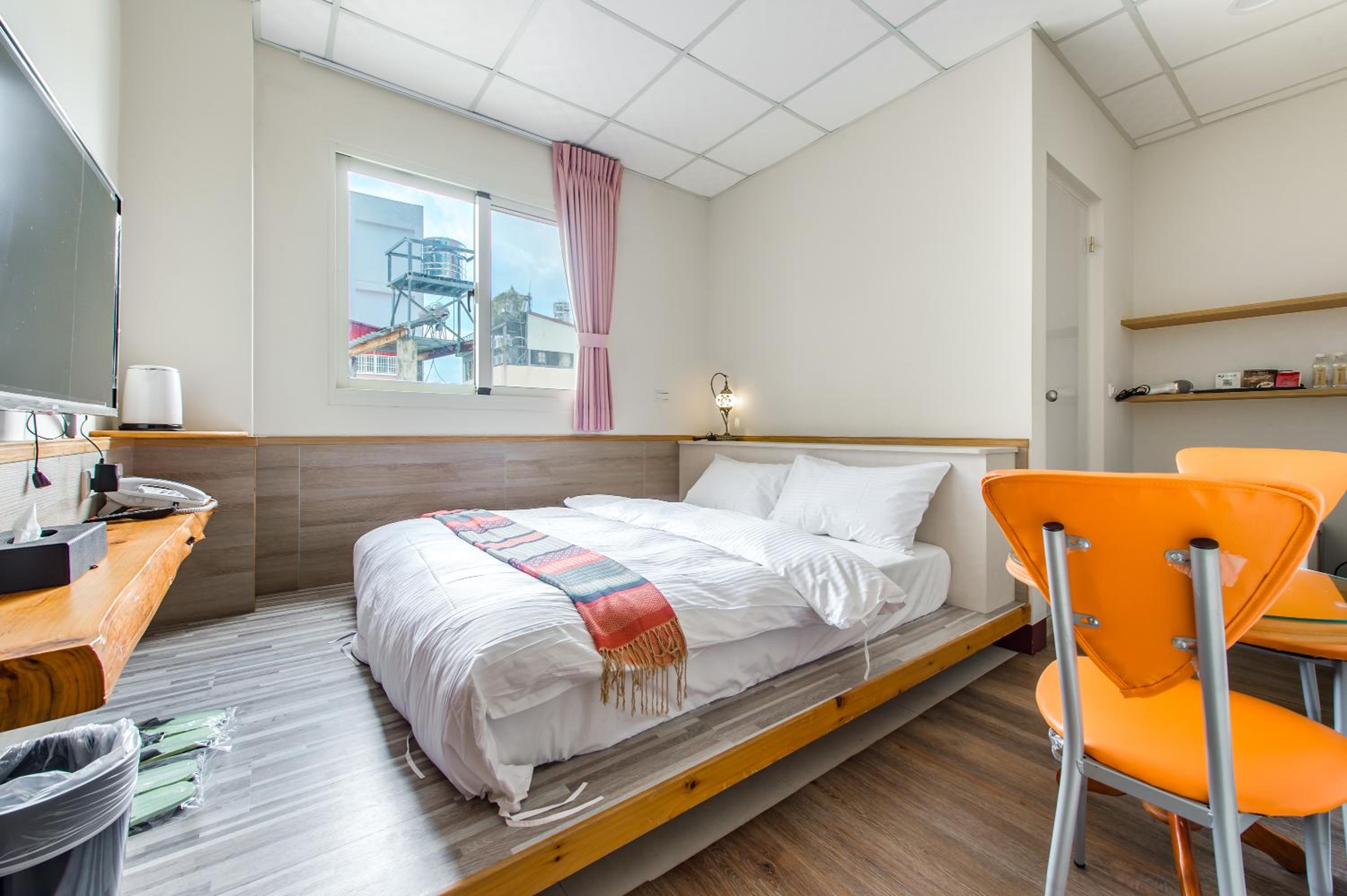 Standard Double Room - Photo 11