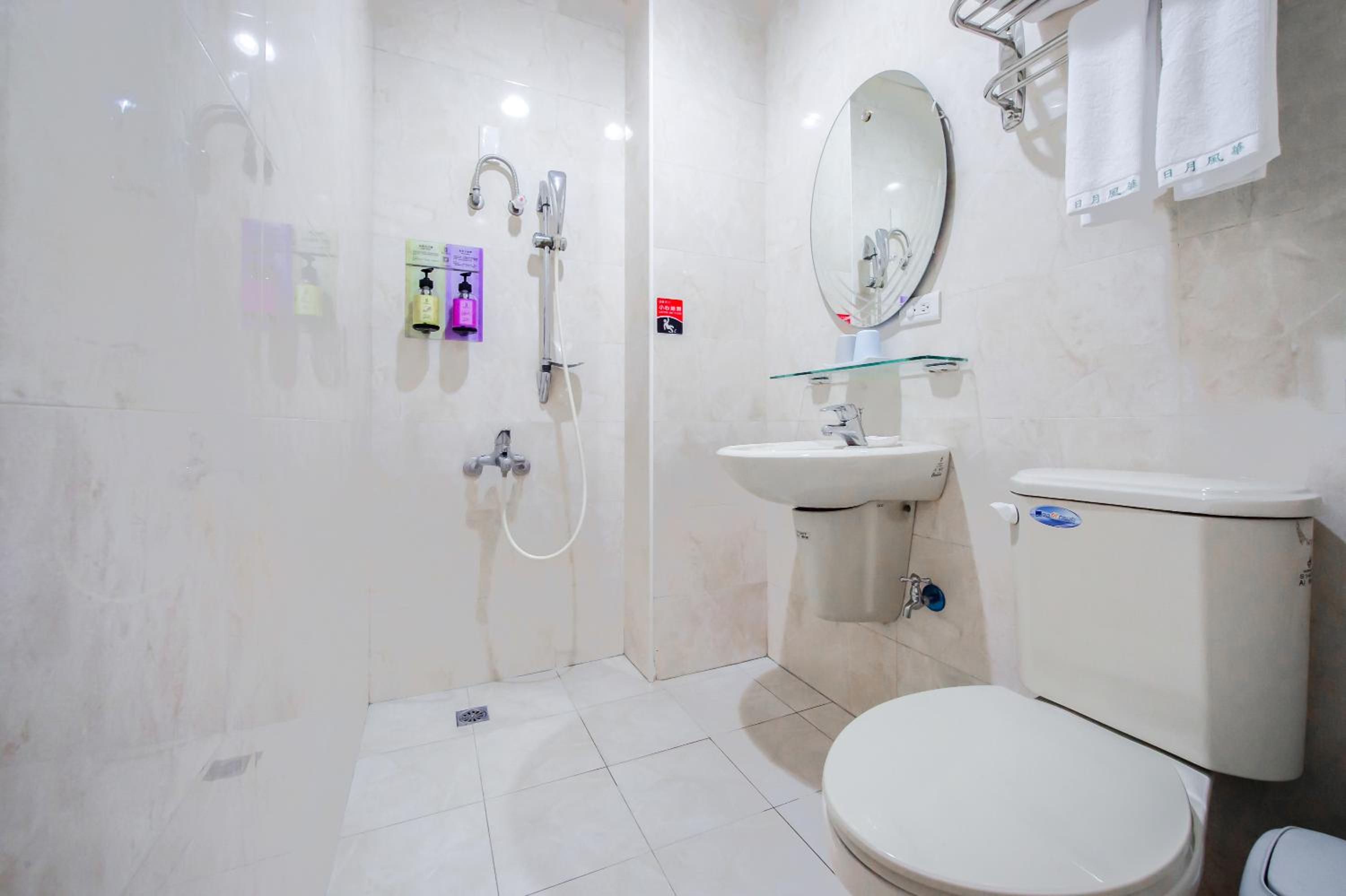 Standard Double Room - Photo 8