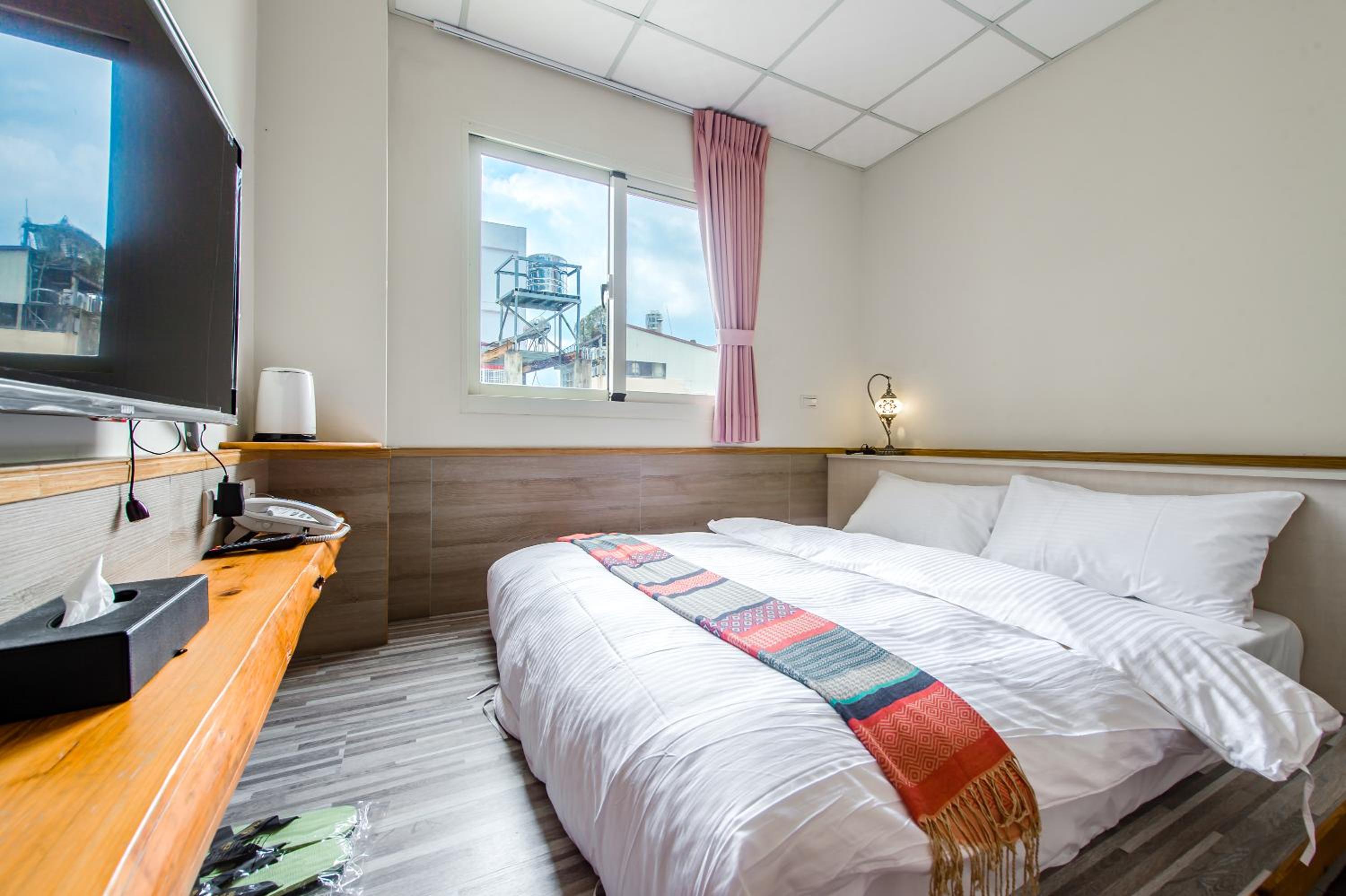 Standard Double Room - Photo 17