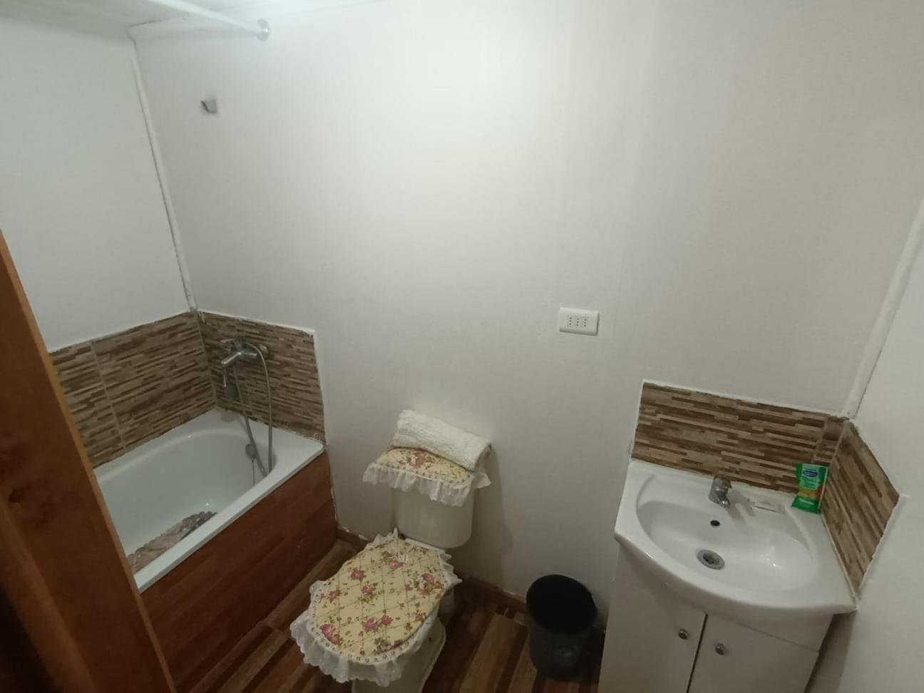 Double Room with Private Bathroom photo 2