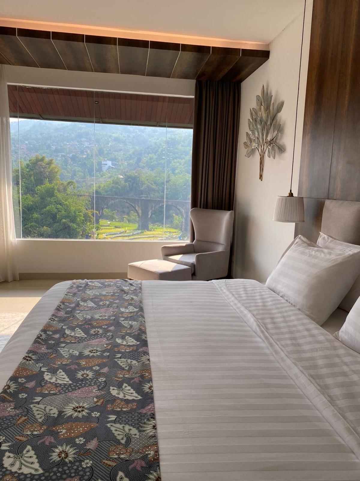 Deluxe Queen Room - Photo 4
