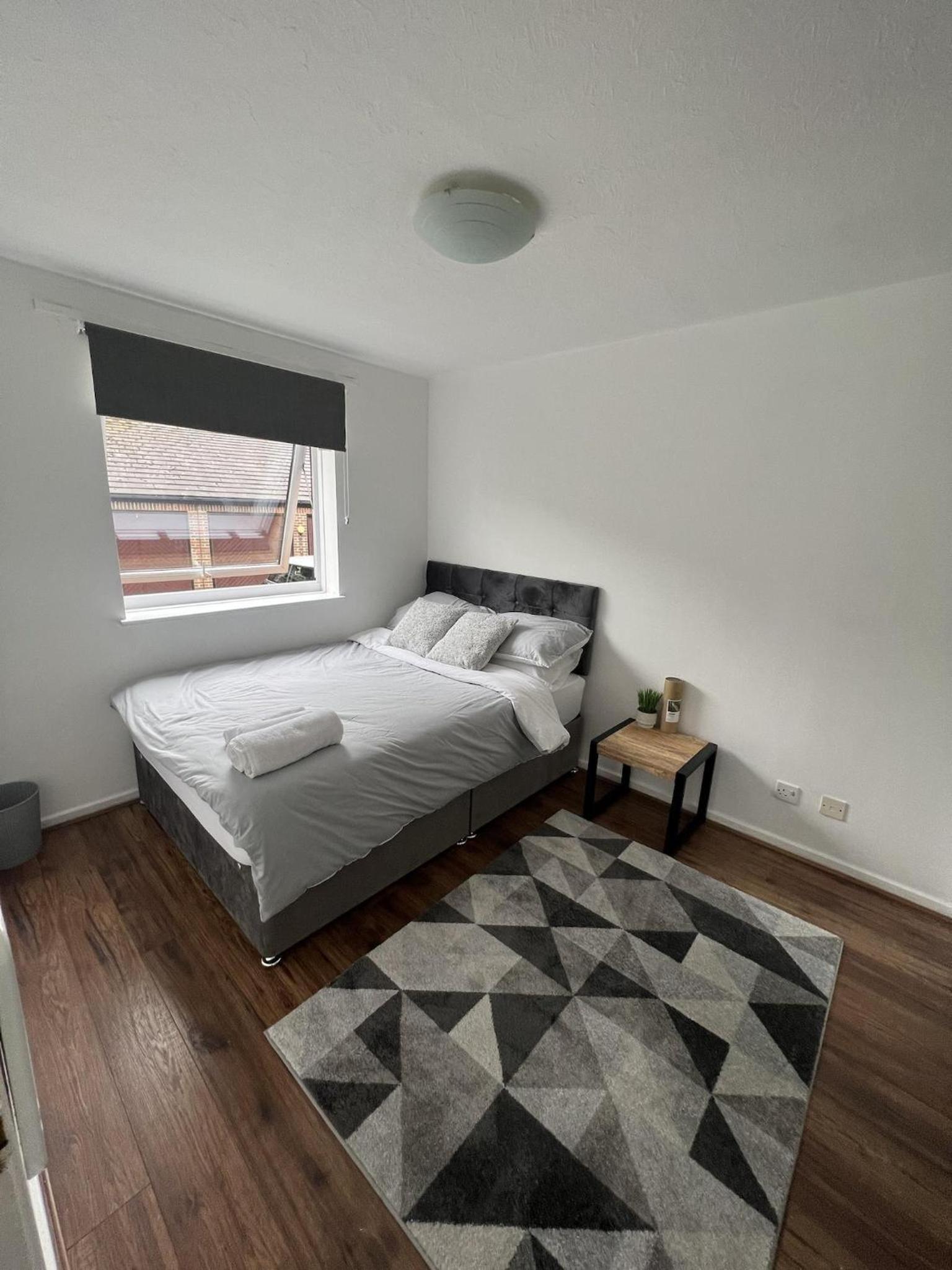 One-Bedroom Apartment photo 1