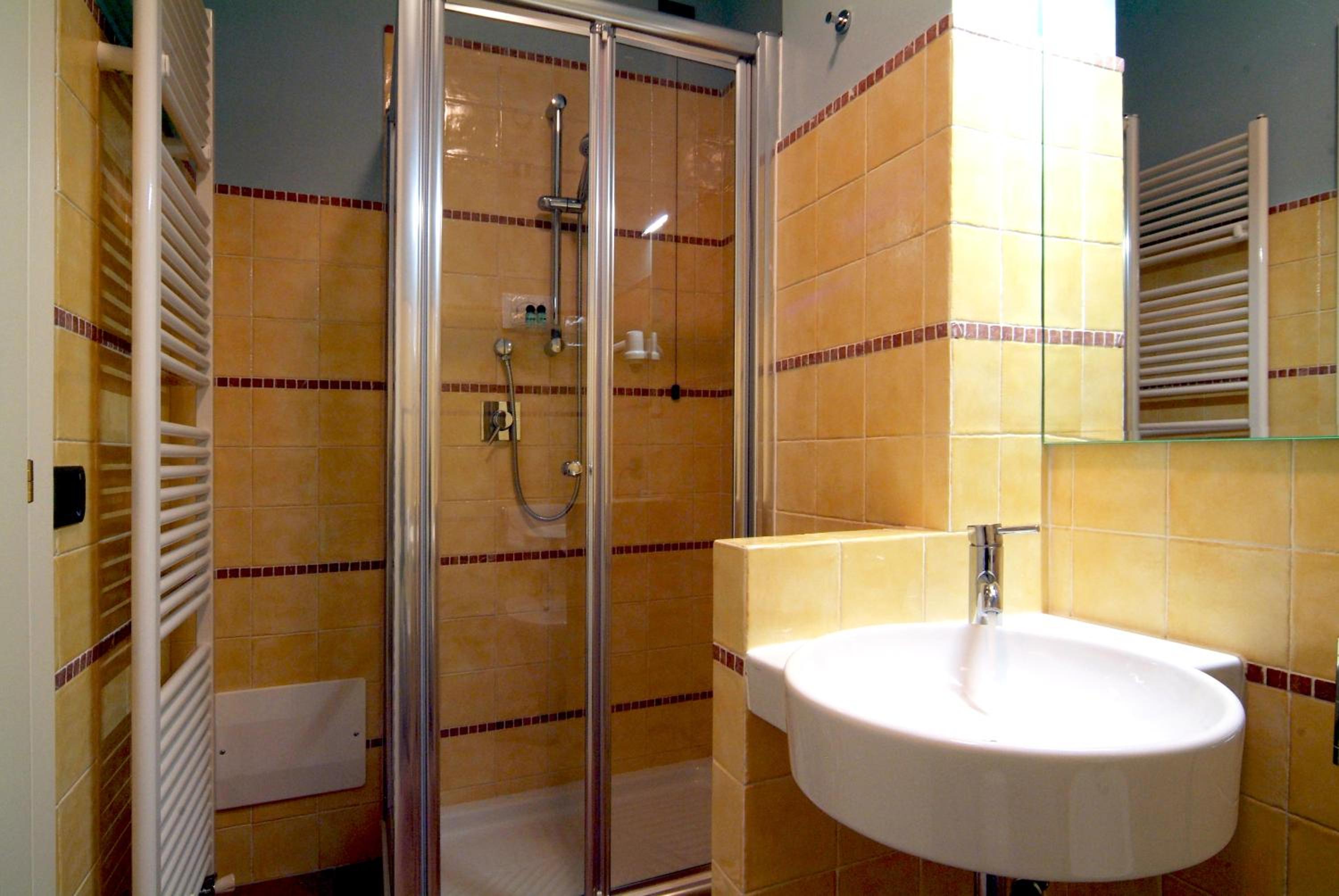 Quadruple Room - Photo 7