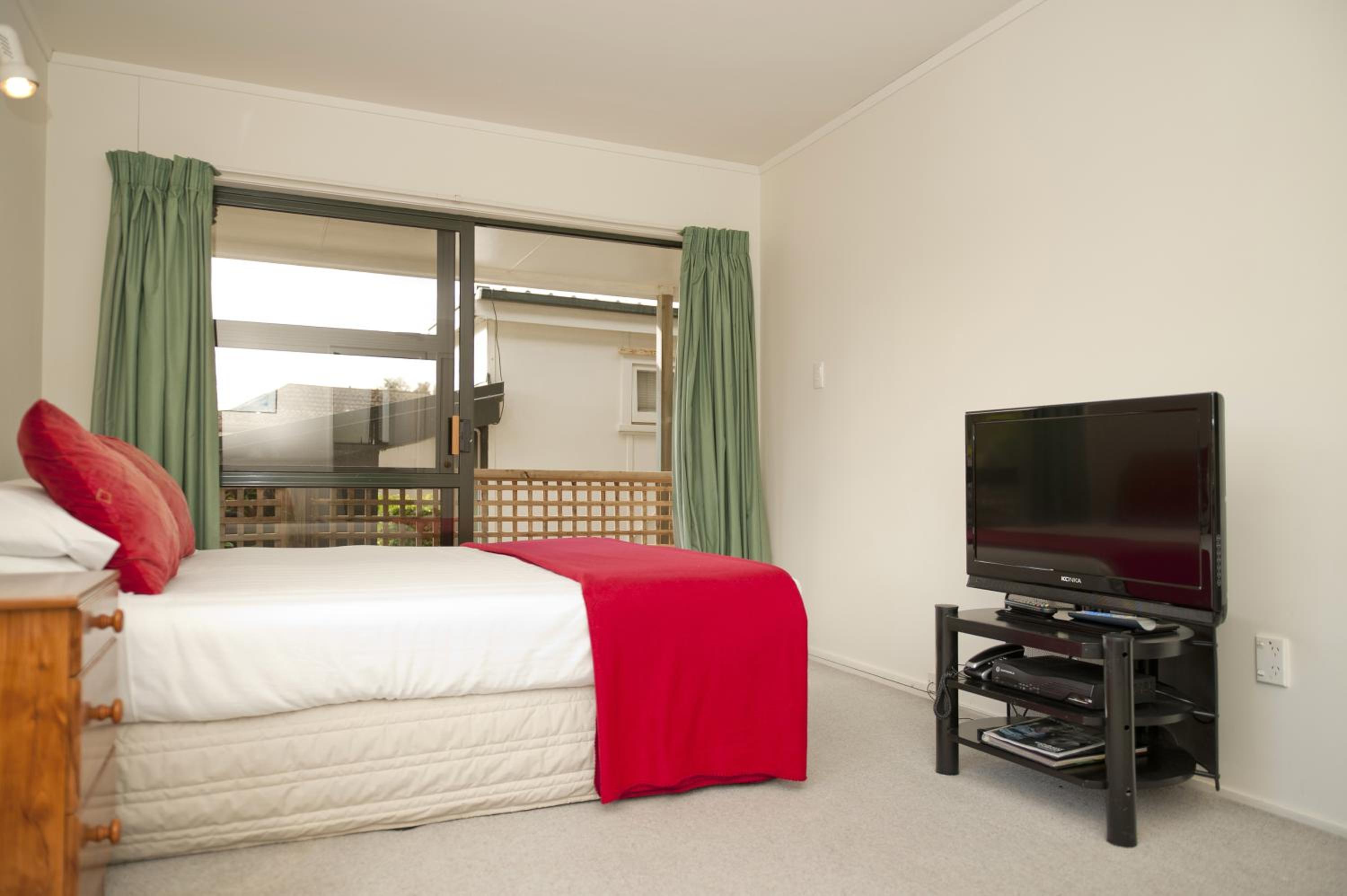 One-Bedroom Apartment - Street View photo 2