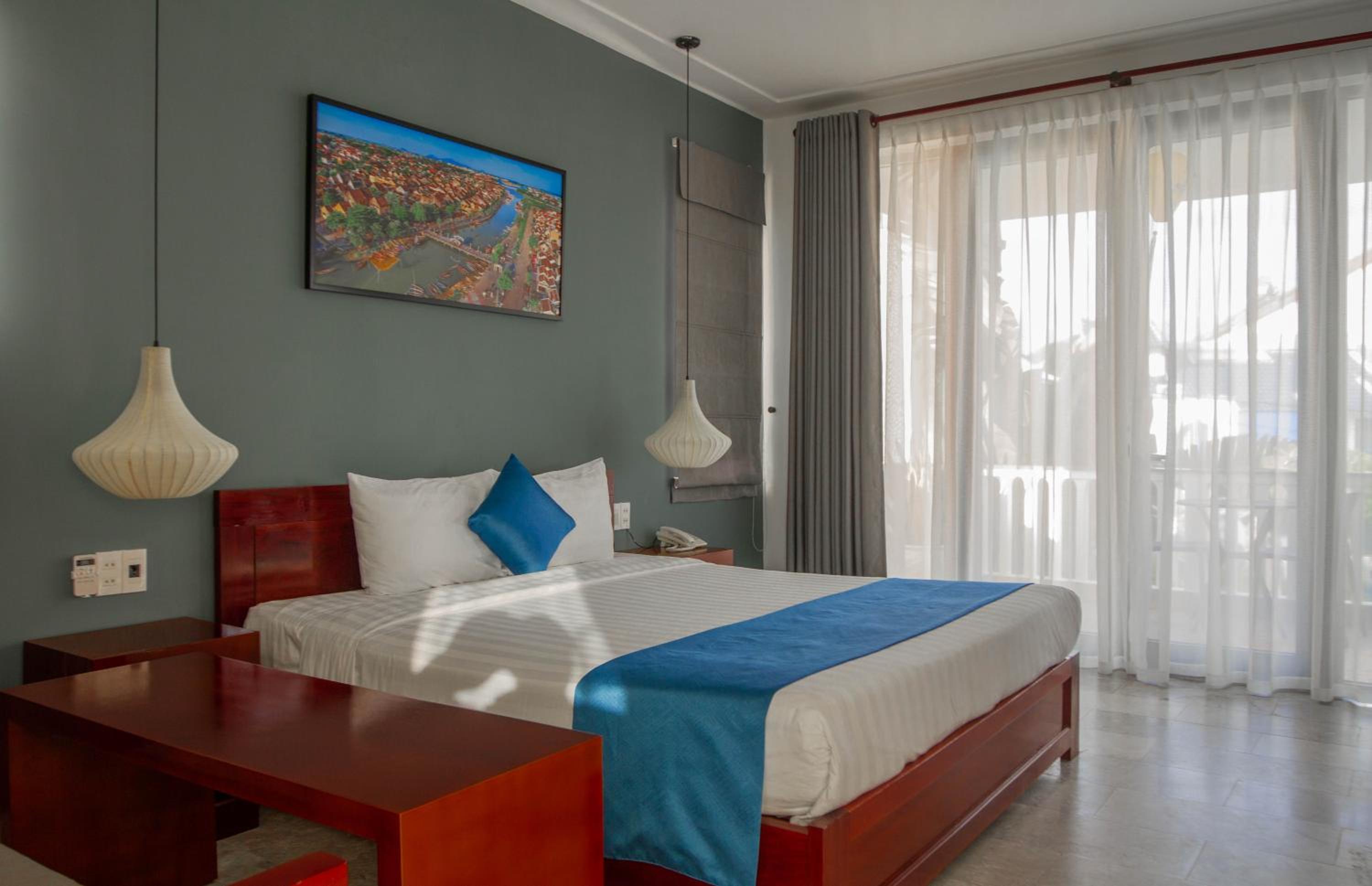 Deluxe Double Room (2 Adults + 1 Child)