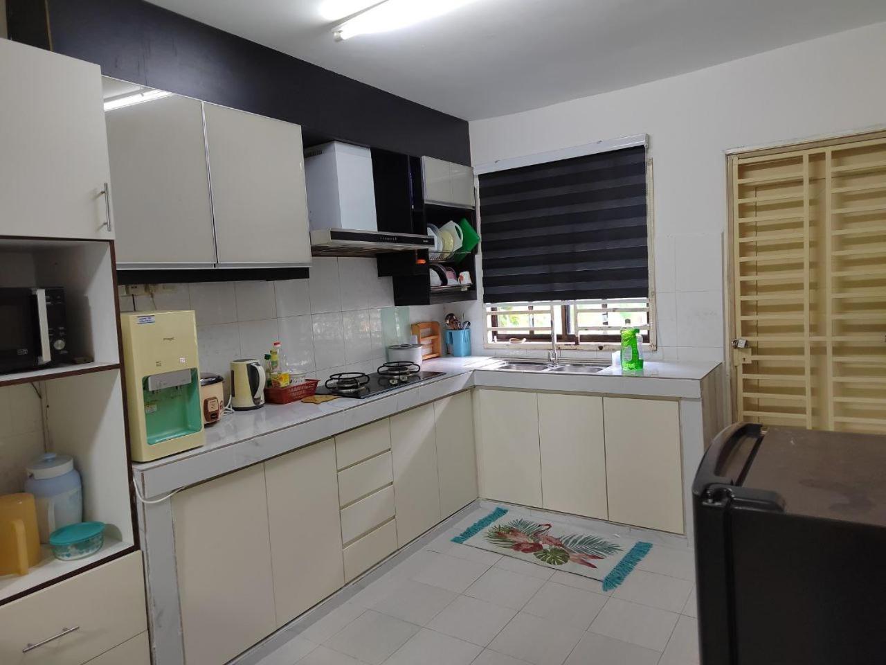 Four-Bedroom House photo 3