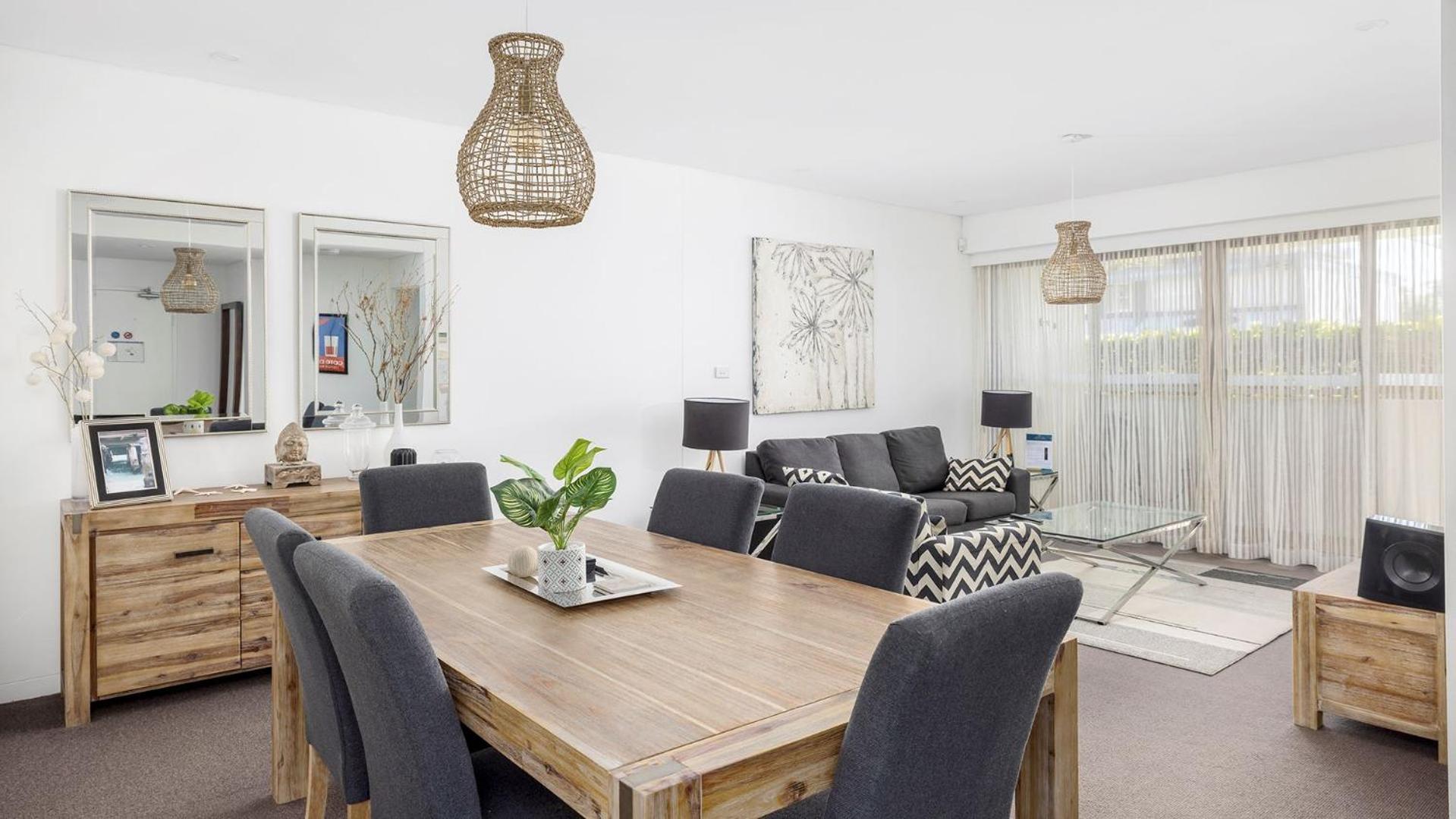 2 Bedroom Apartment with Courtyard-2 photo 3
