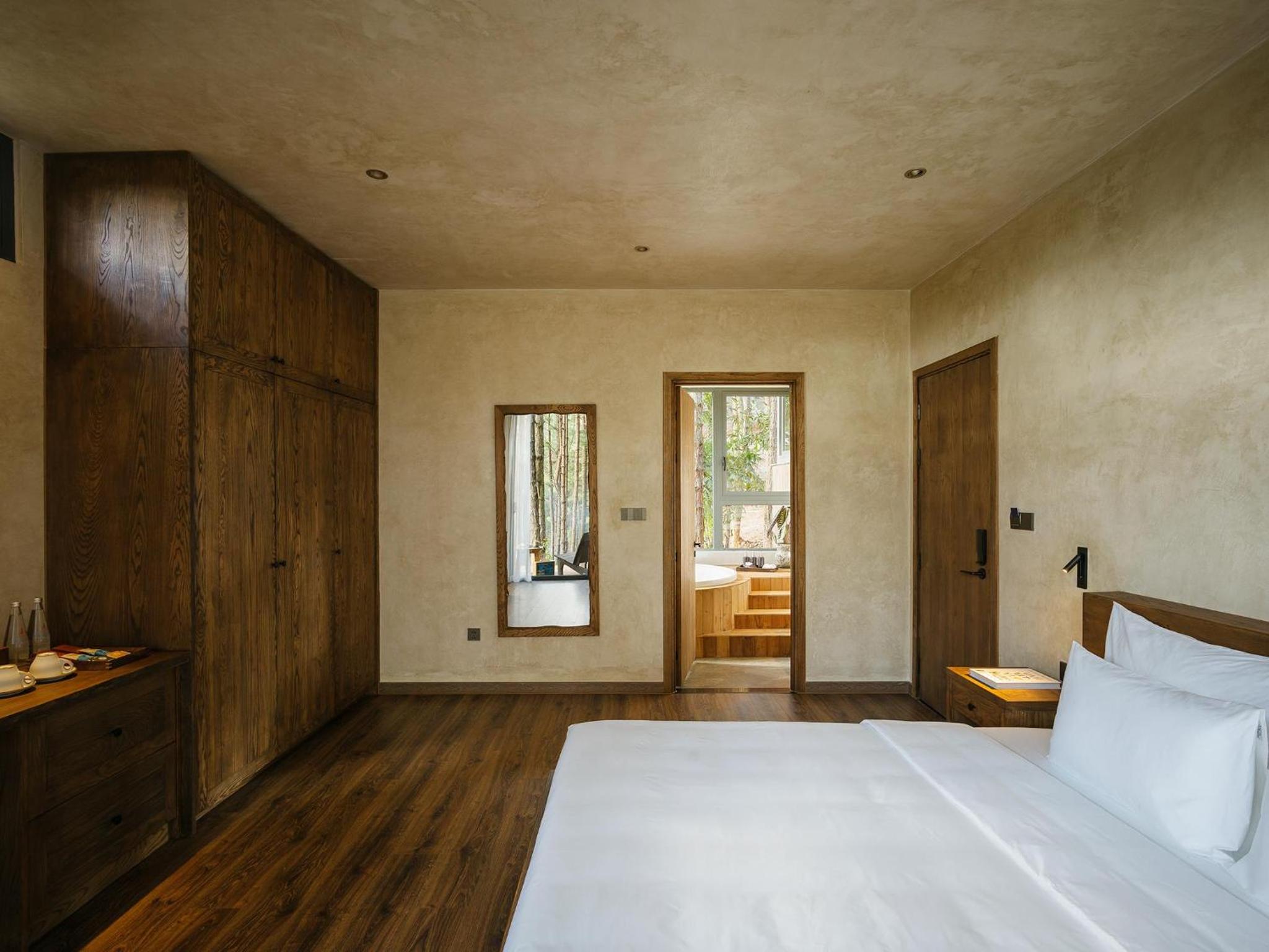 Deluxe Ground Floor - Photo 5