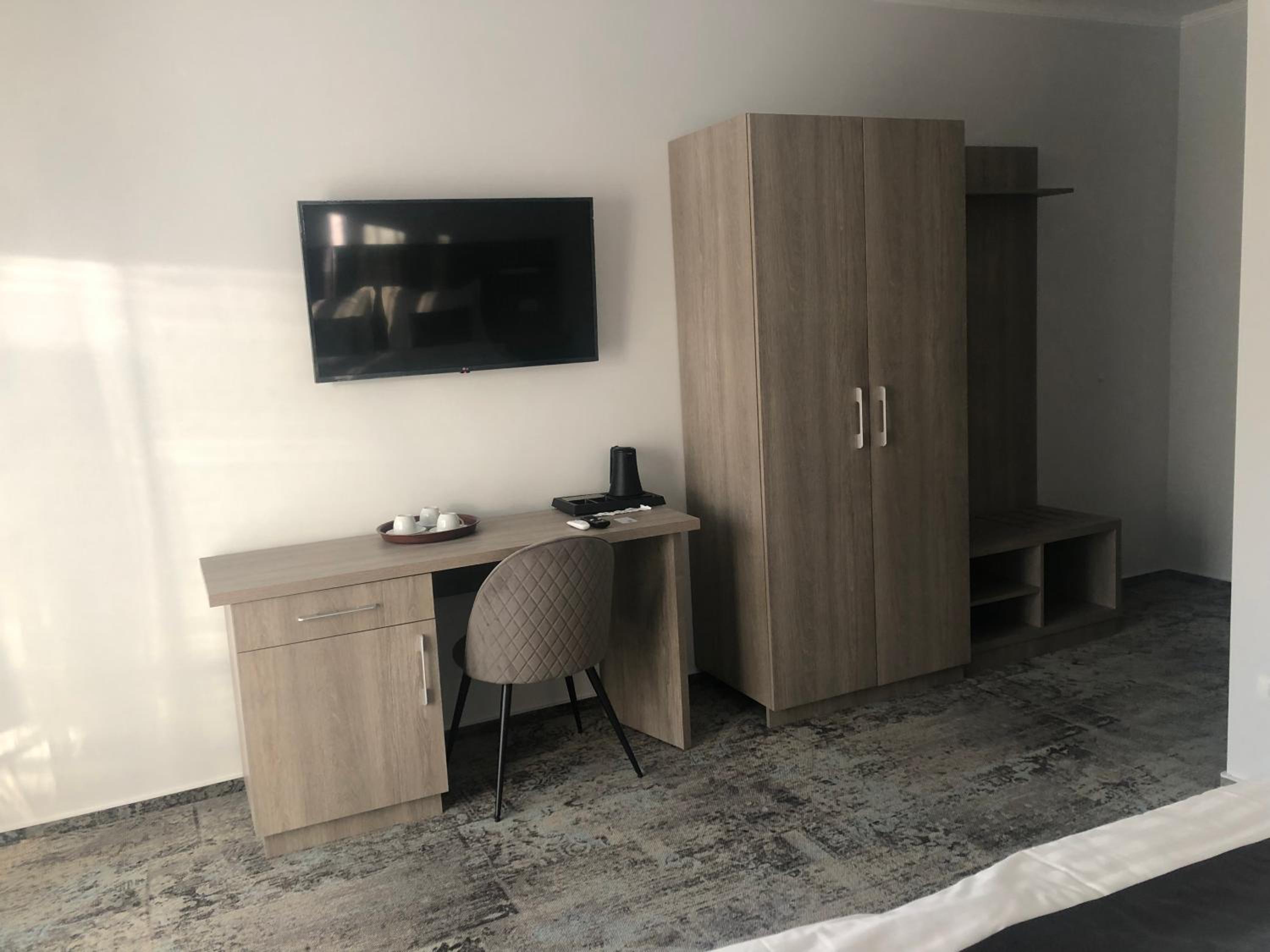 Economy Triple Room photo 1