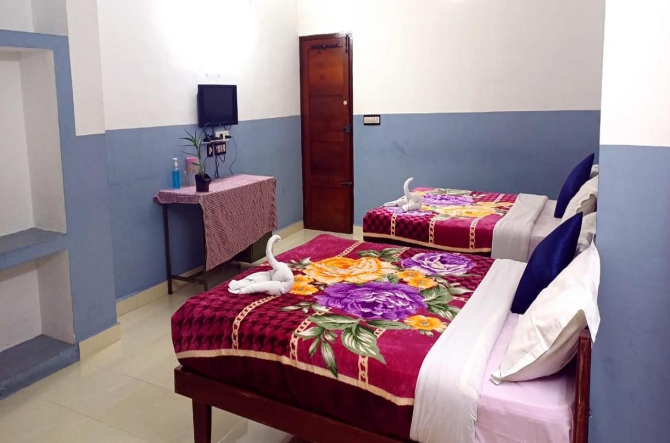 Double or Twin Room - Photo 9