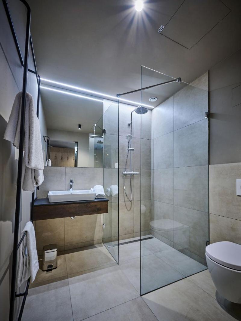 Double Room with Balcony - Photo 7