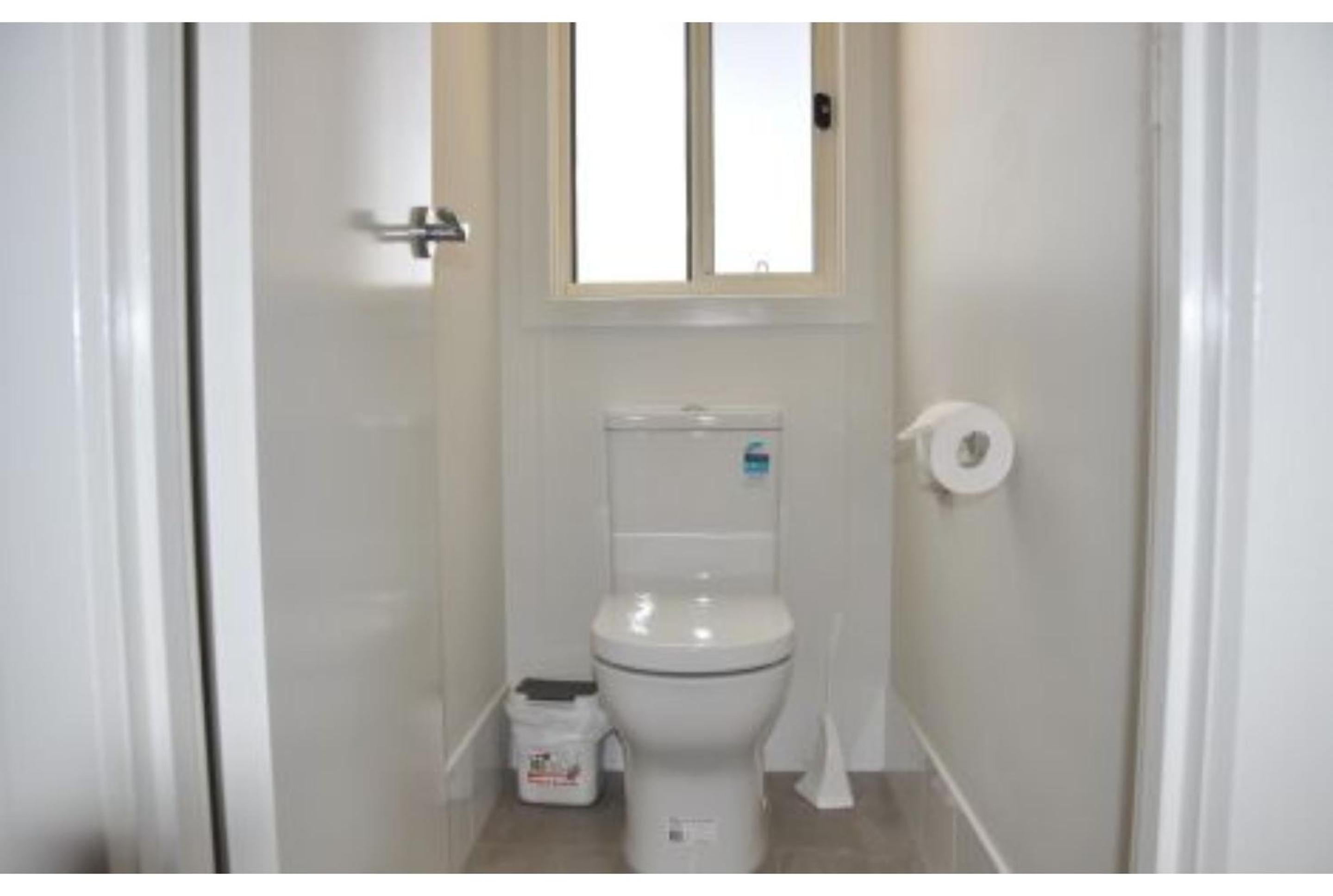 Deluxe 2 Bedroom Cabin - Sleeps 4 photo 2