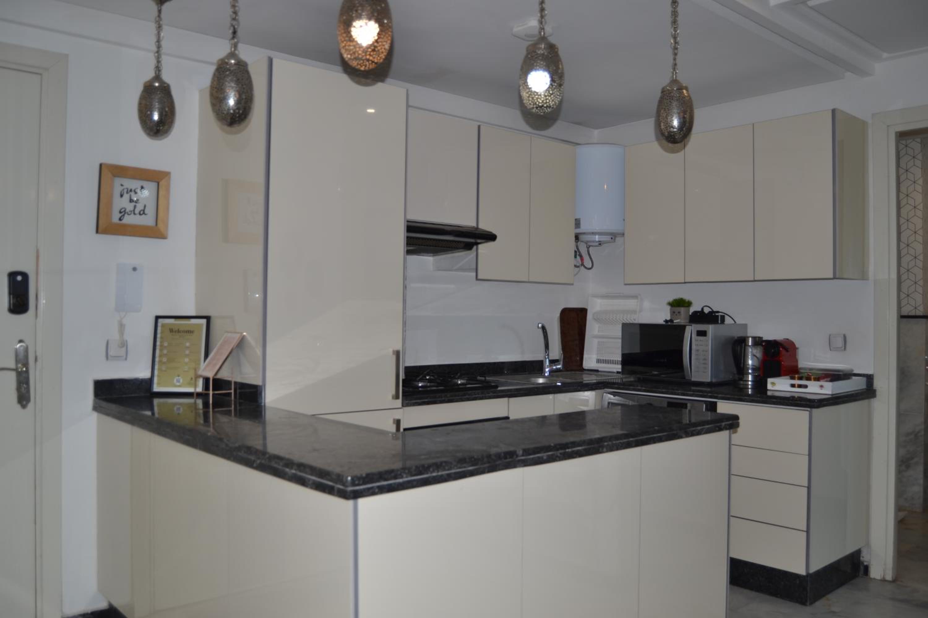 Apartment with Balcony - Photo 4
