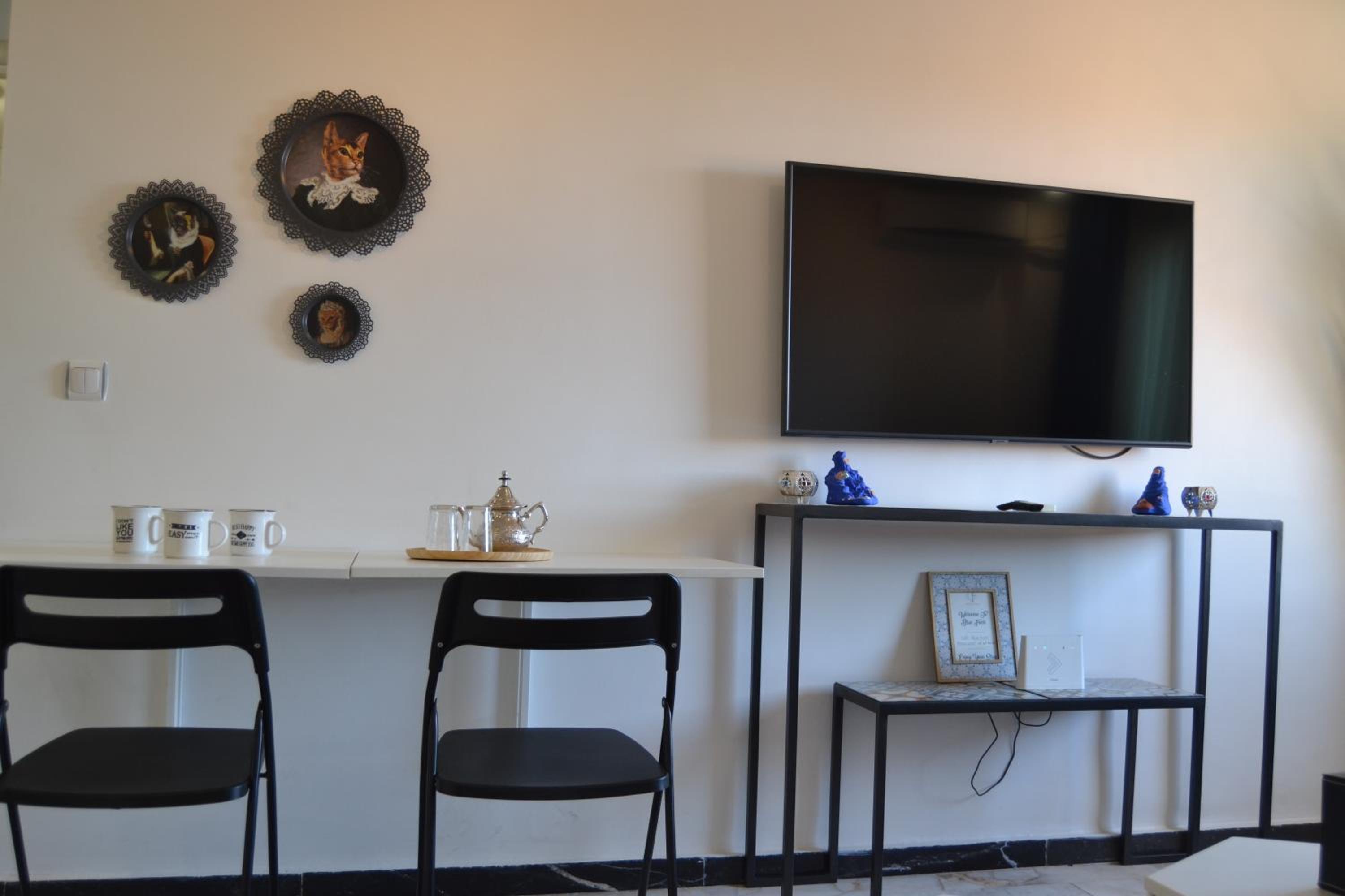 Apartment with Balcony - Photo 9