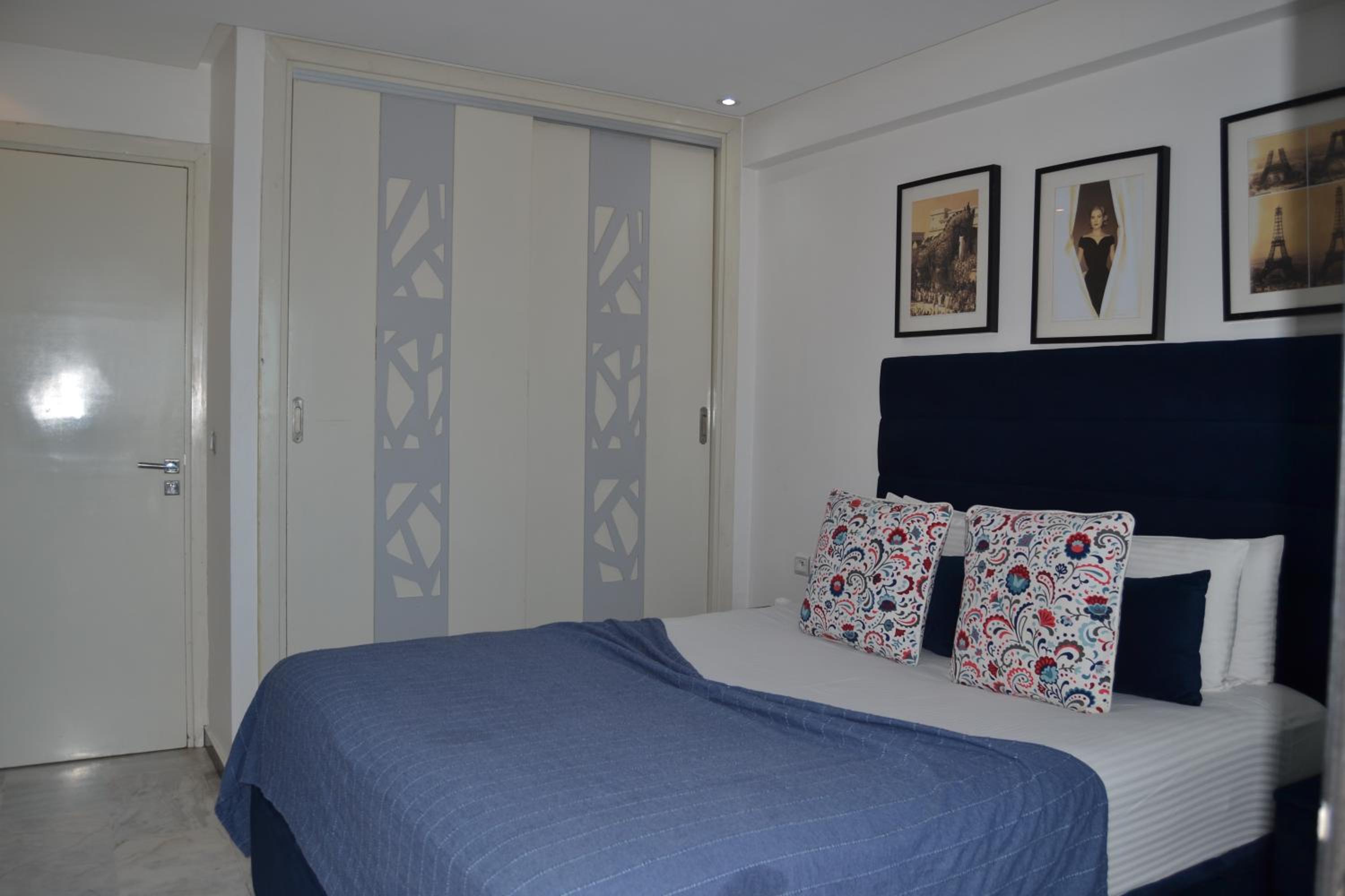 Apartment with Balcony - Photo 36