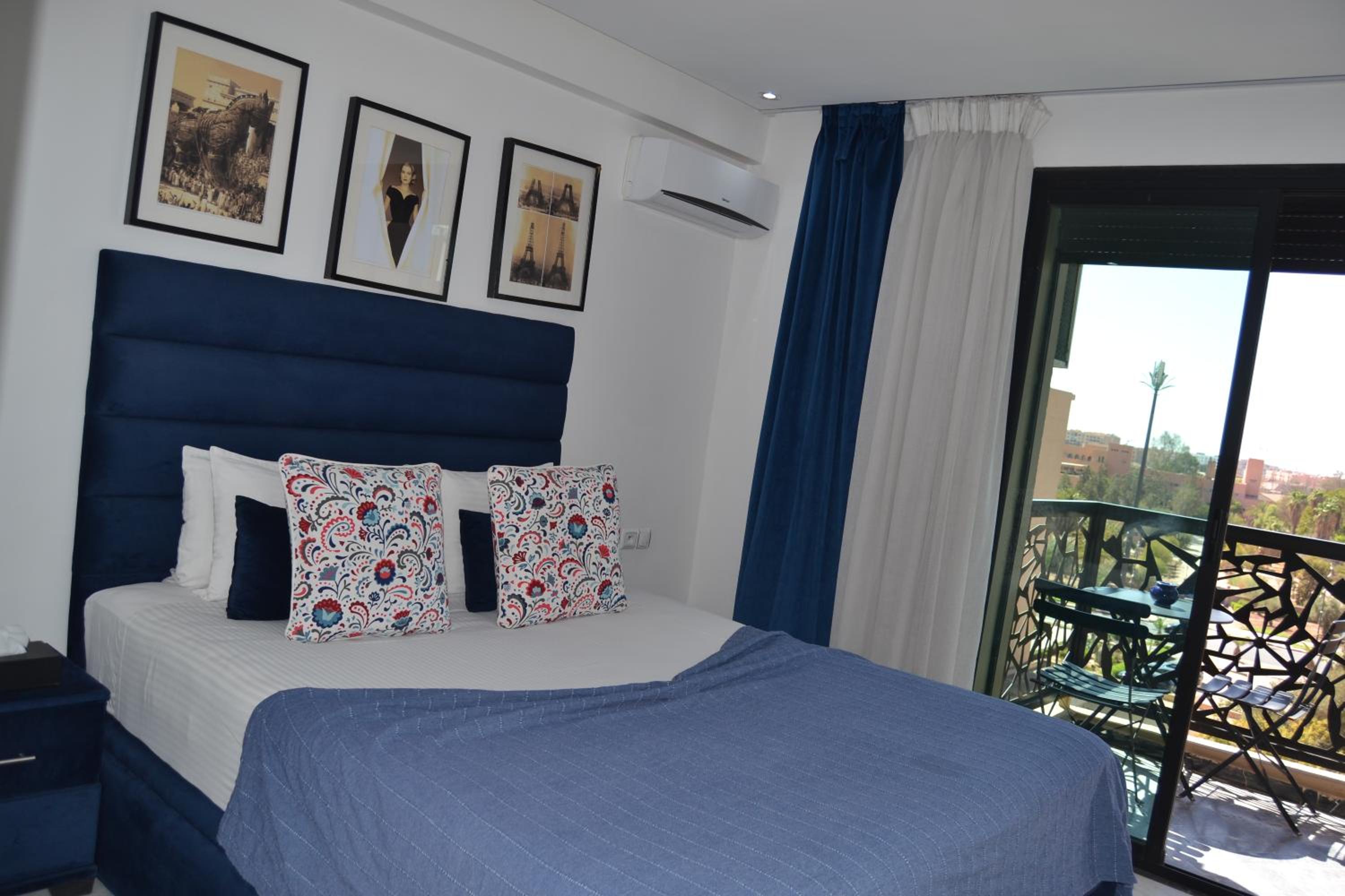 Apartment with Balcony - Photo 40