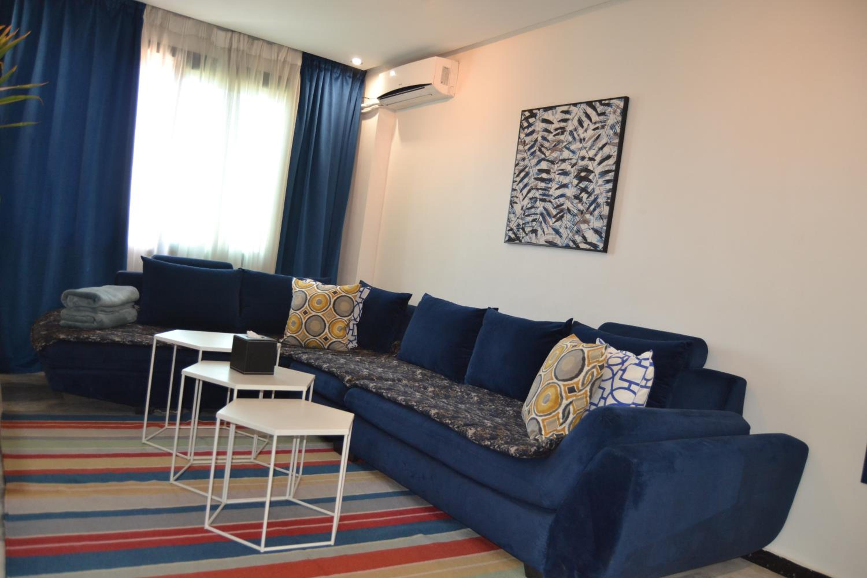 Apartment with Balcony - Photo 37