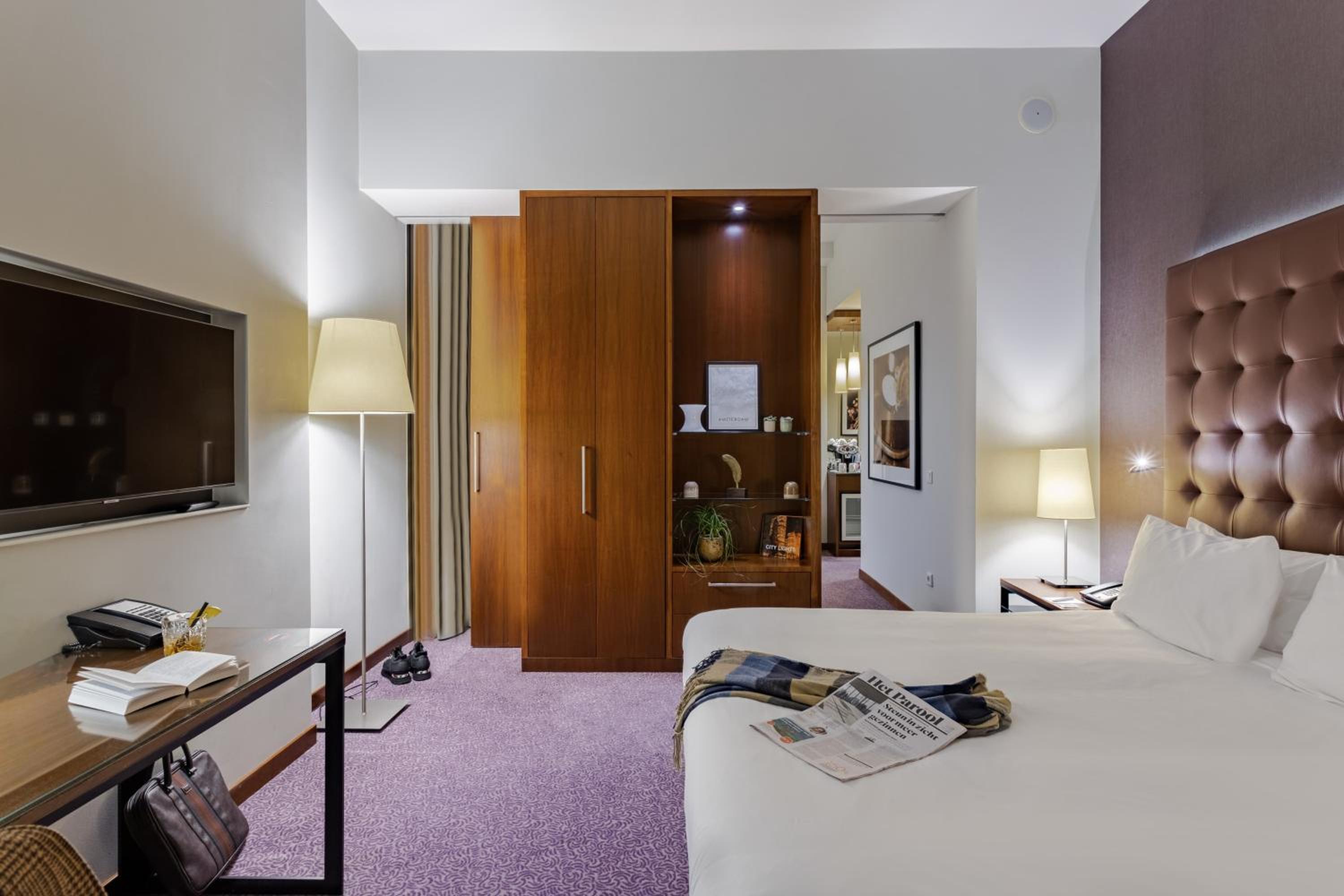 Junior King Suite photo 3