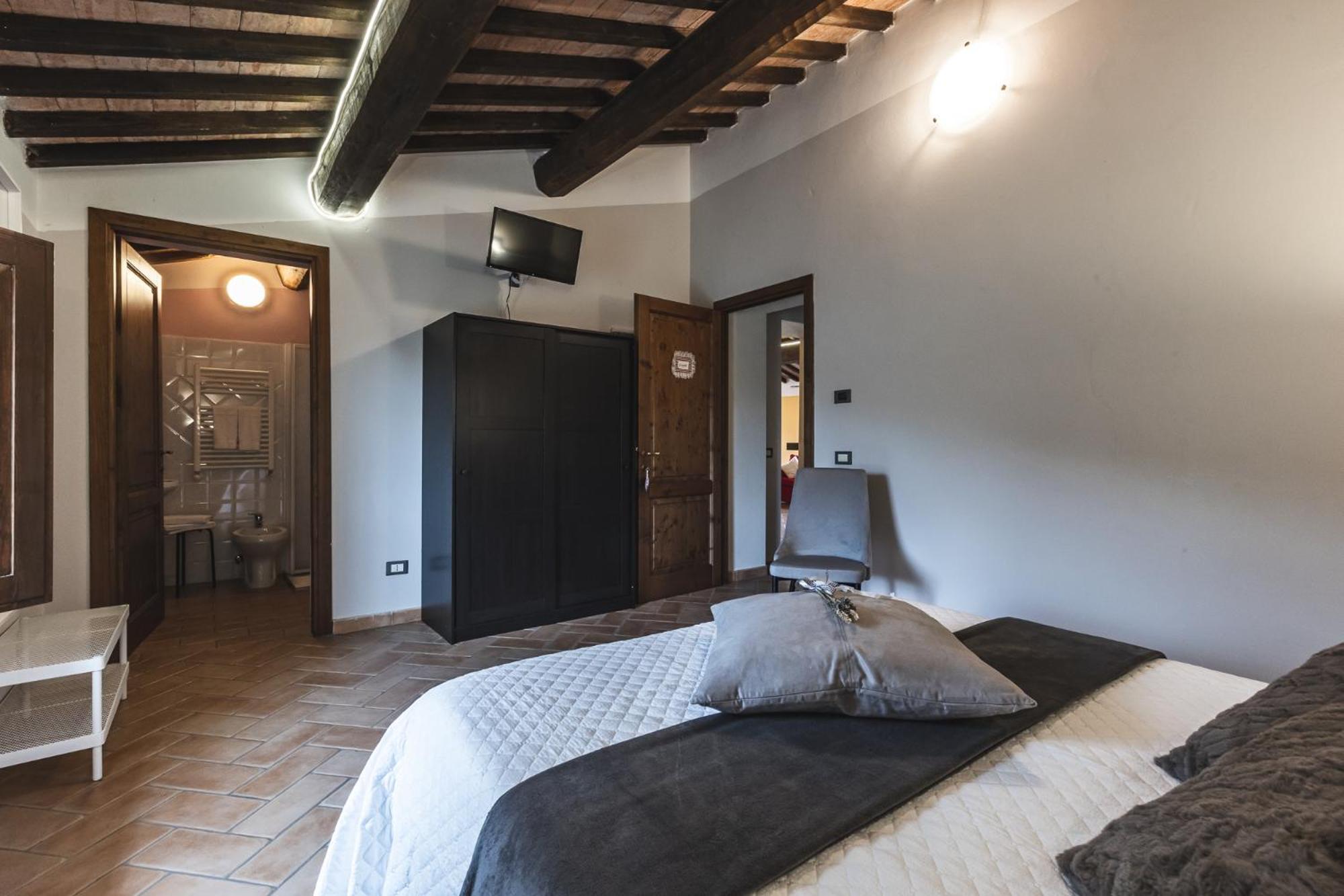 Large Double Room photo 2