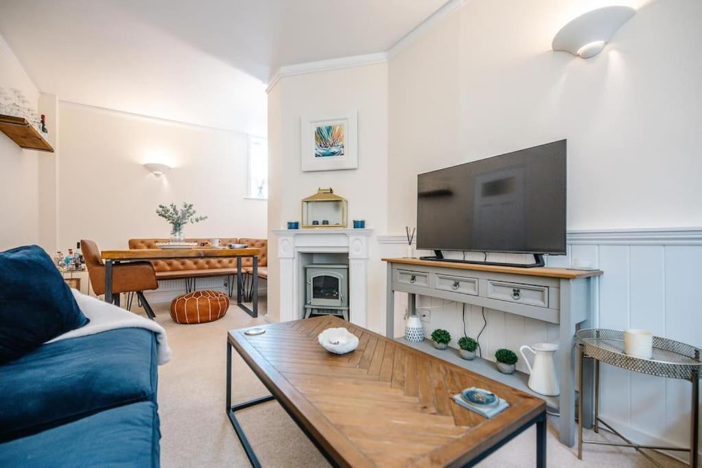 Three-Bedroom House photo 1