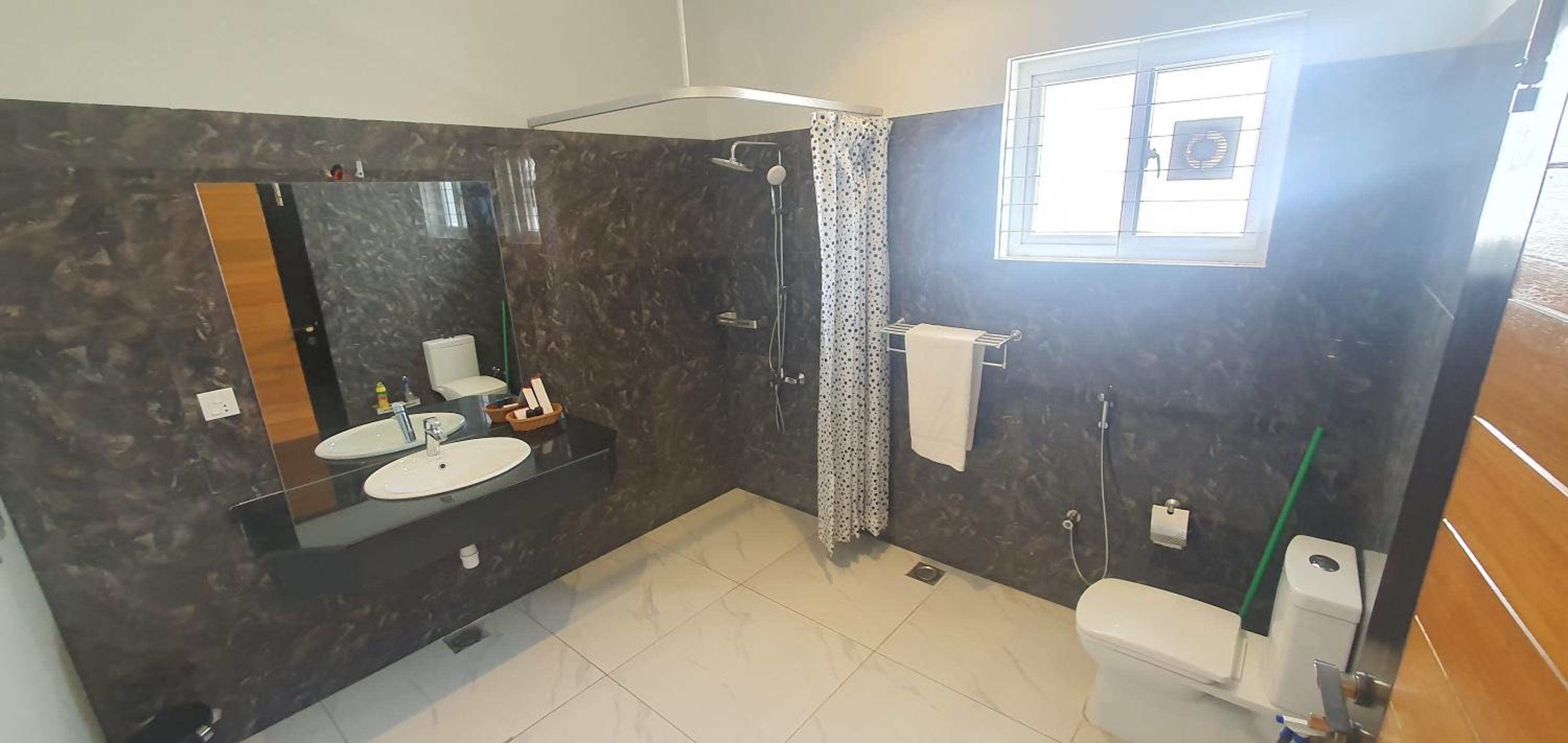 Deluxe King Room photo 2