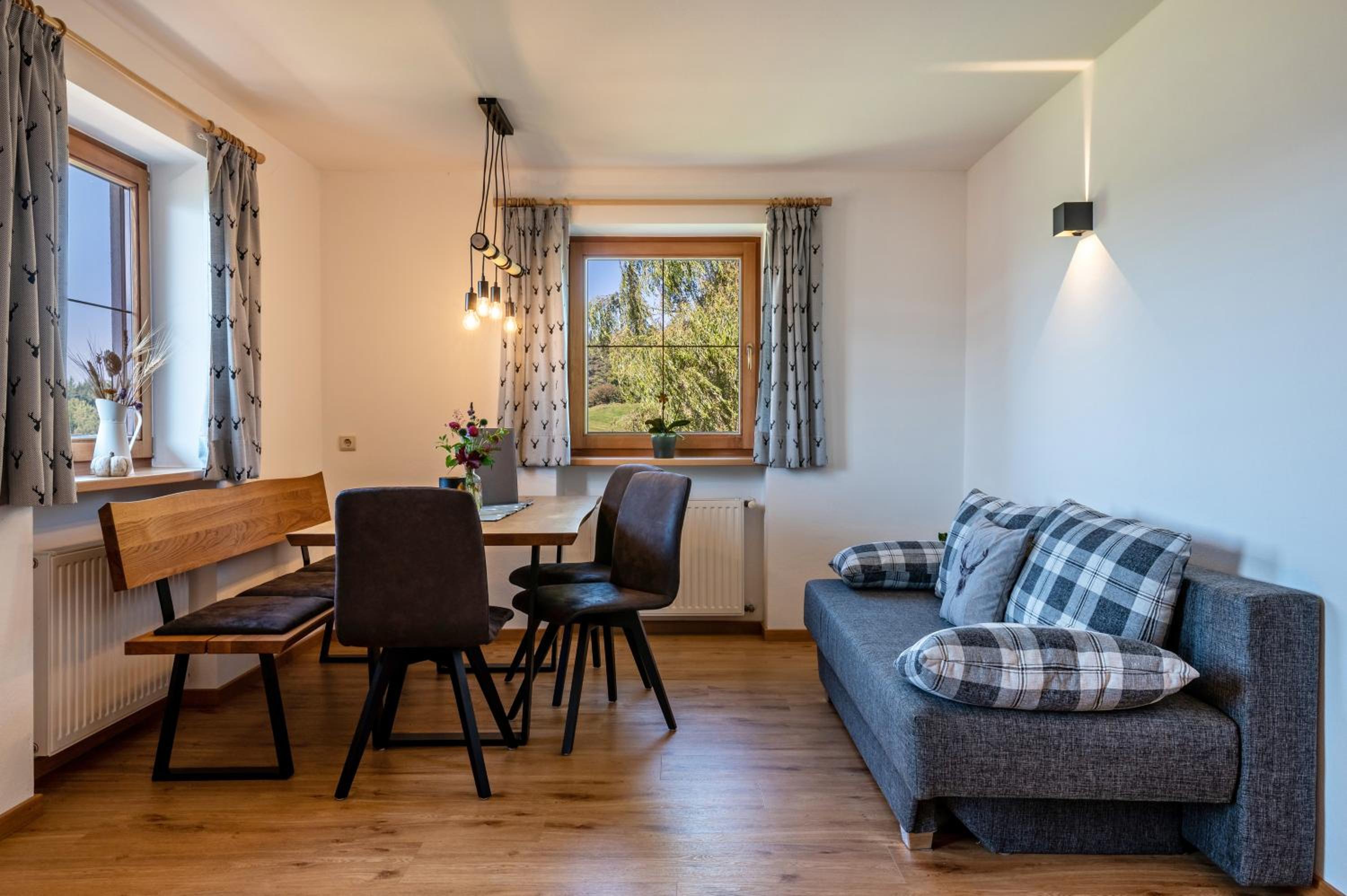 Two-Bedroom Deluxe Apartment with Garden View photo 2