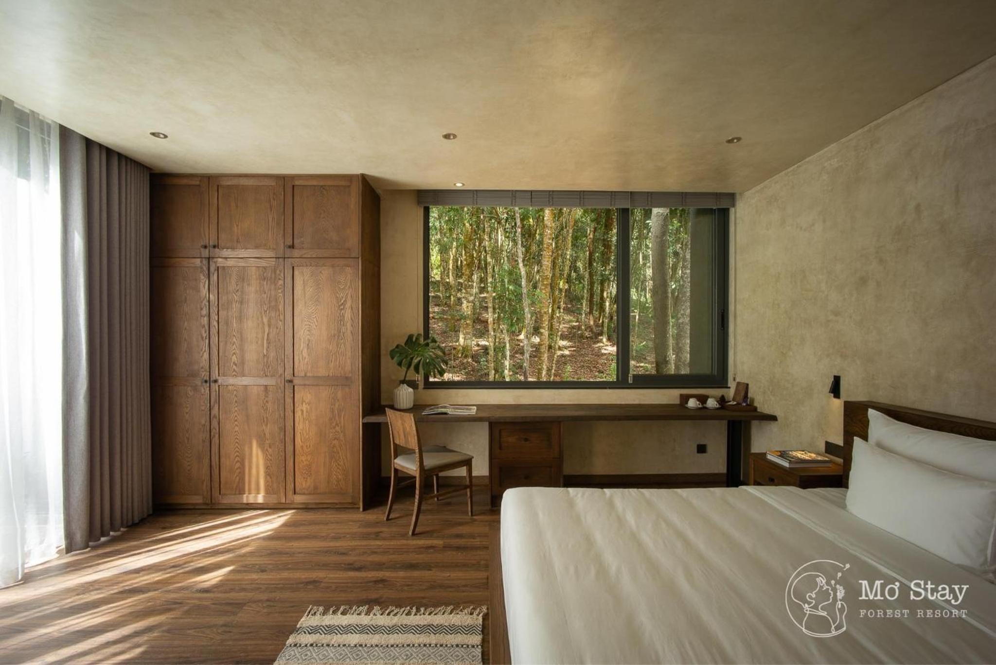 Deluxe Balcony Room - Photo 5