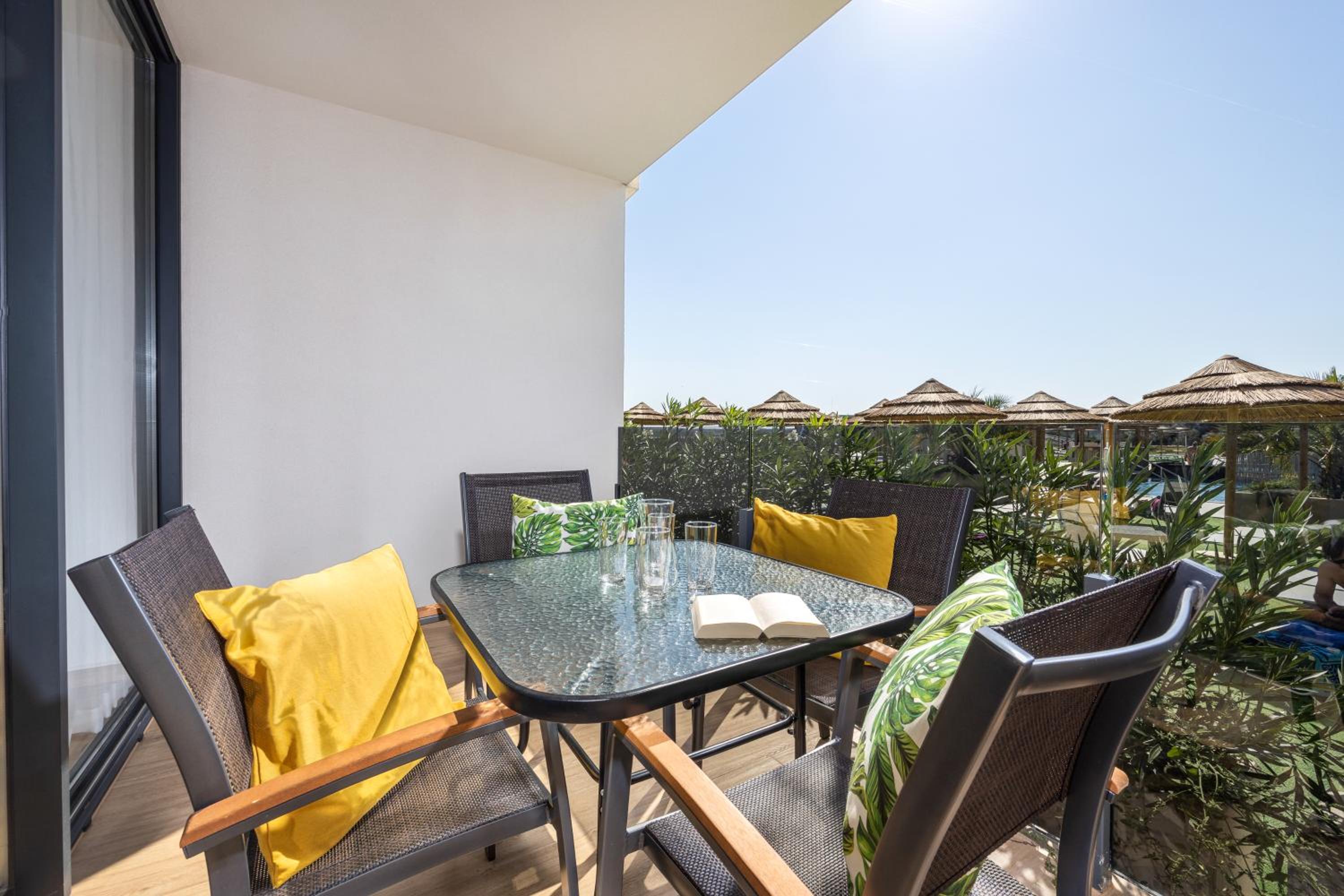 One-Bedroom Apartment with Balcony and Pool Side (4 people), photo 6