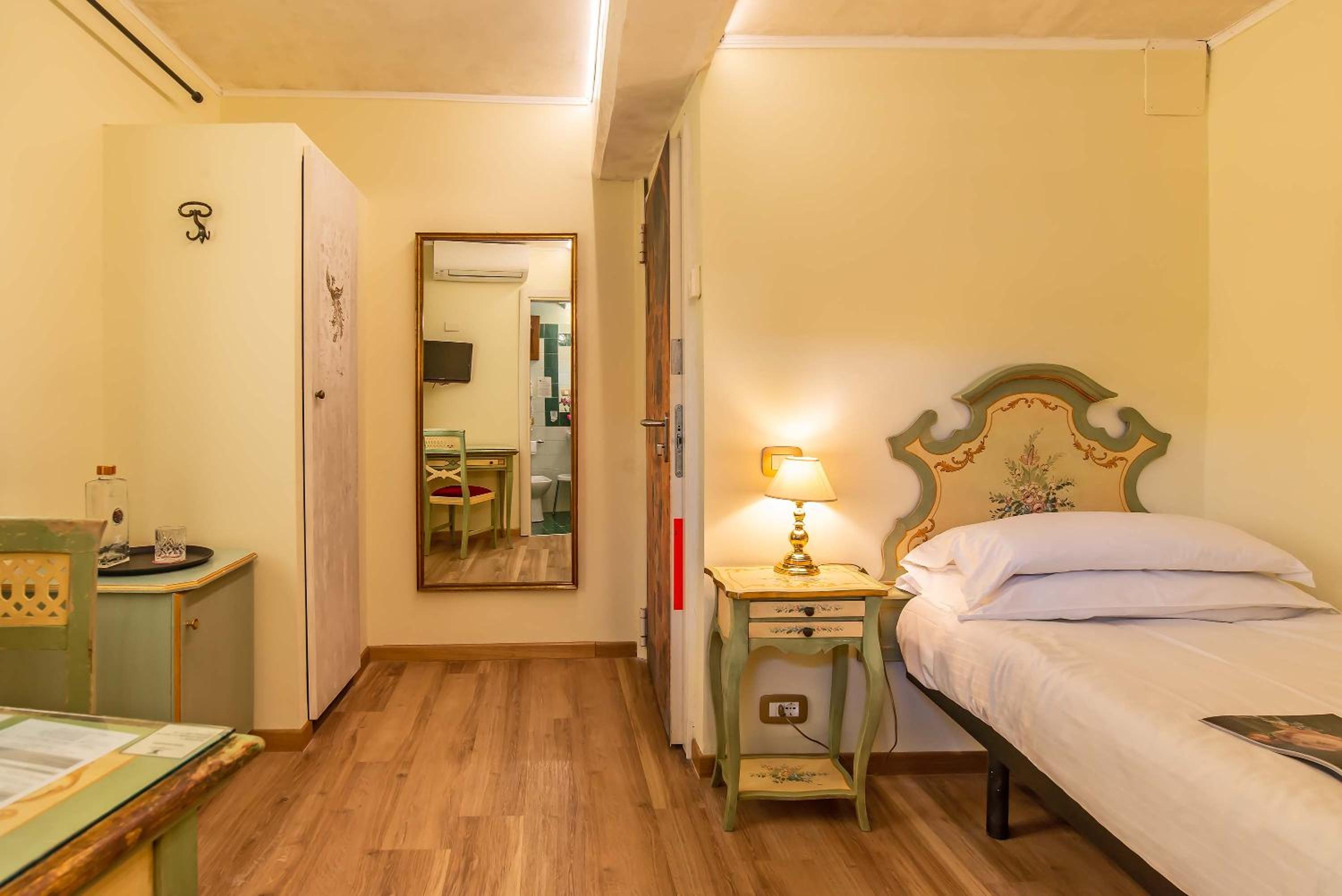 Single Room photo 1