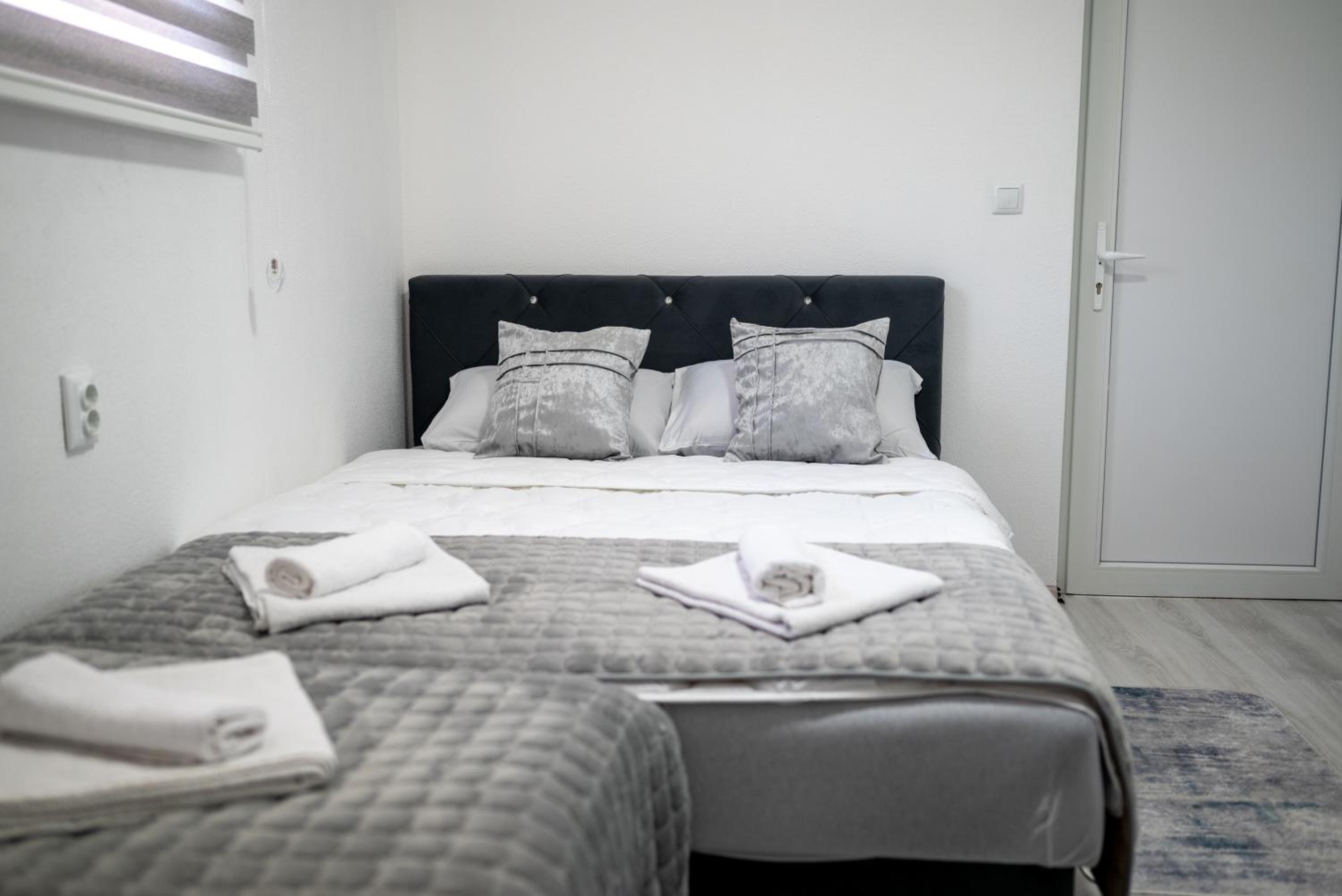 Studio Apartment photo 1