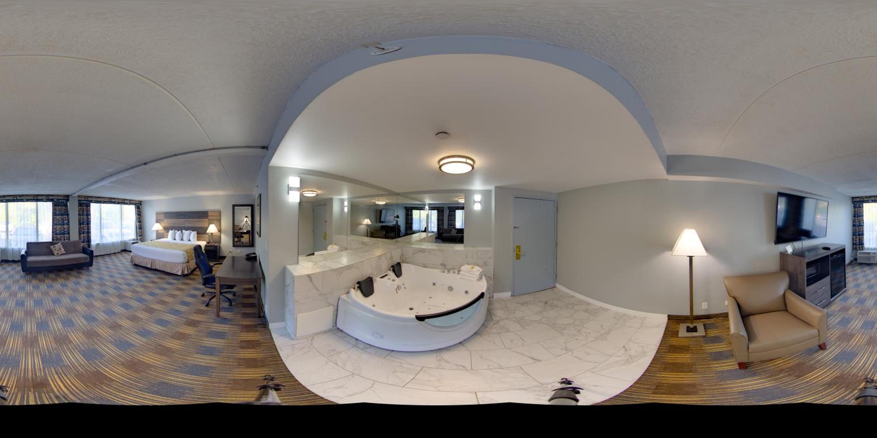Suite with Hot Tub photo 1