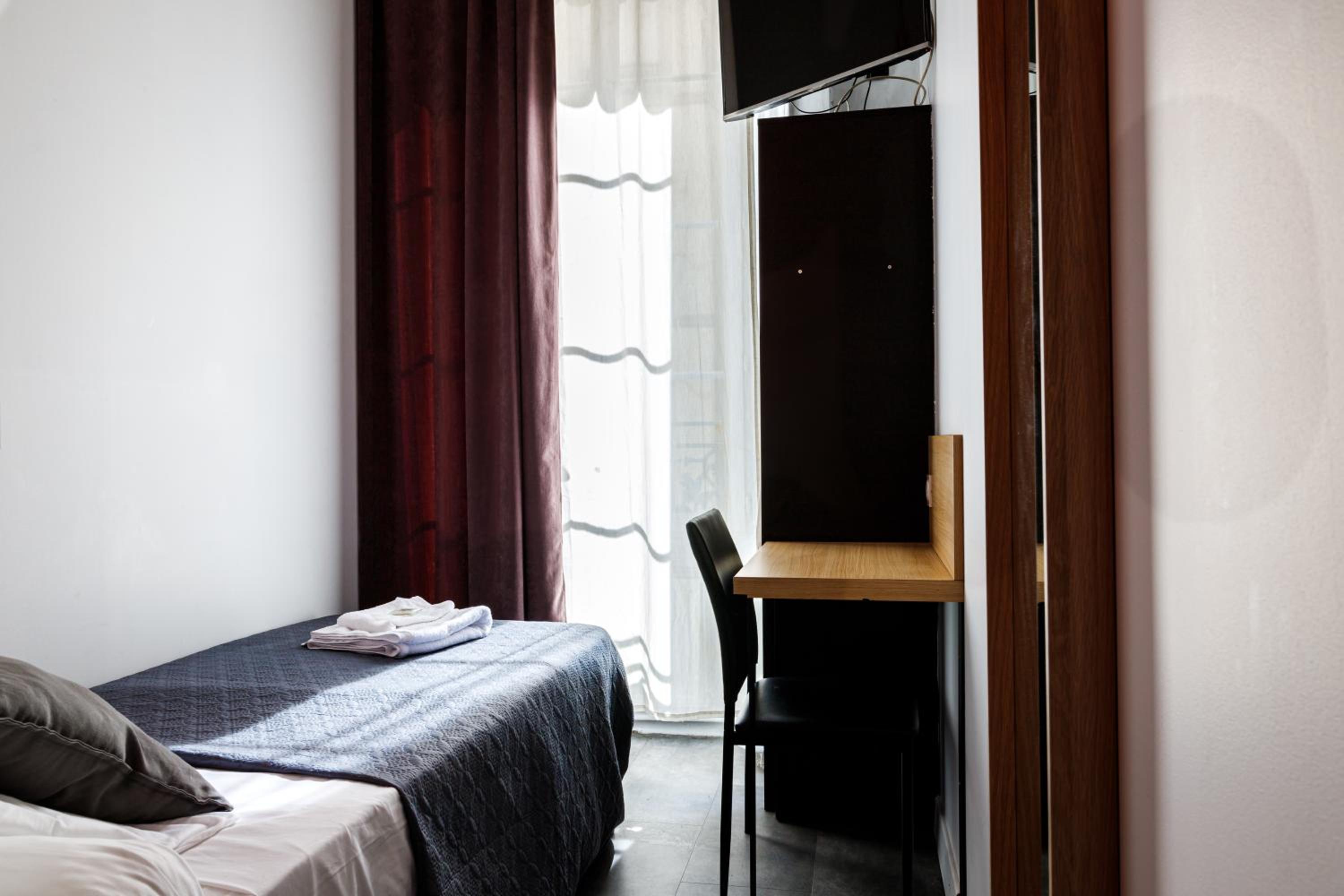 Single Room photo 2