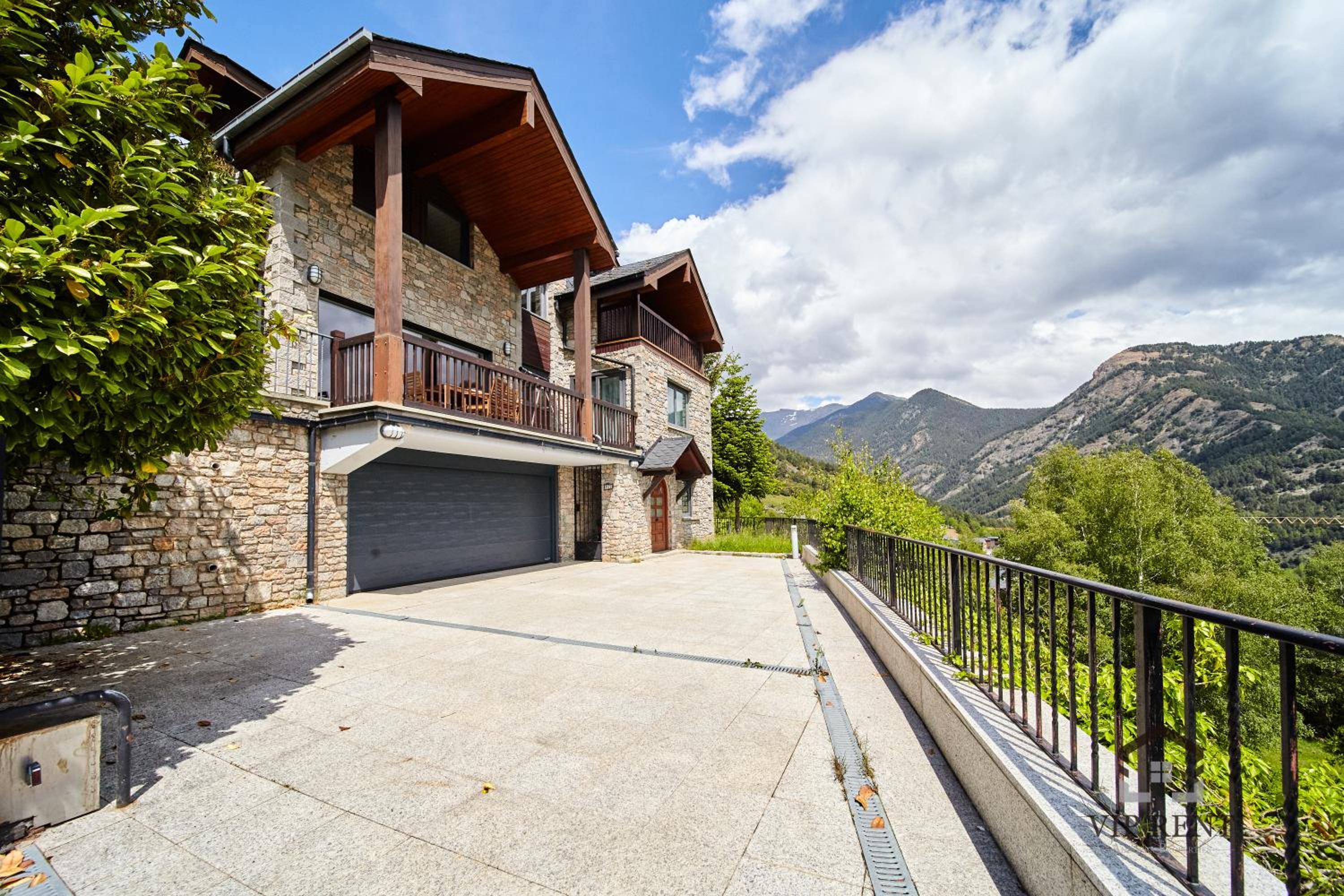 Villa photo 1