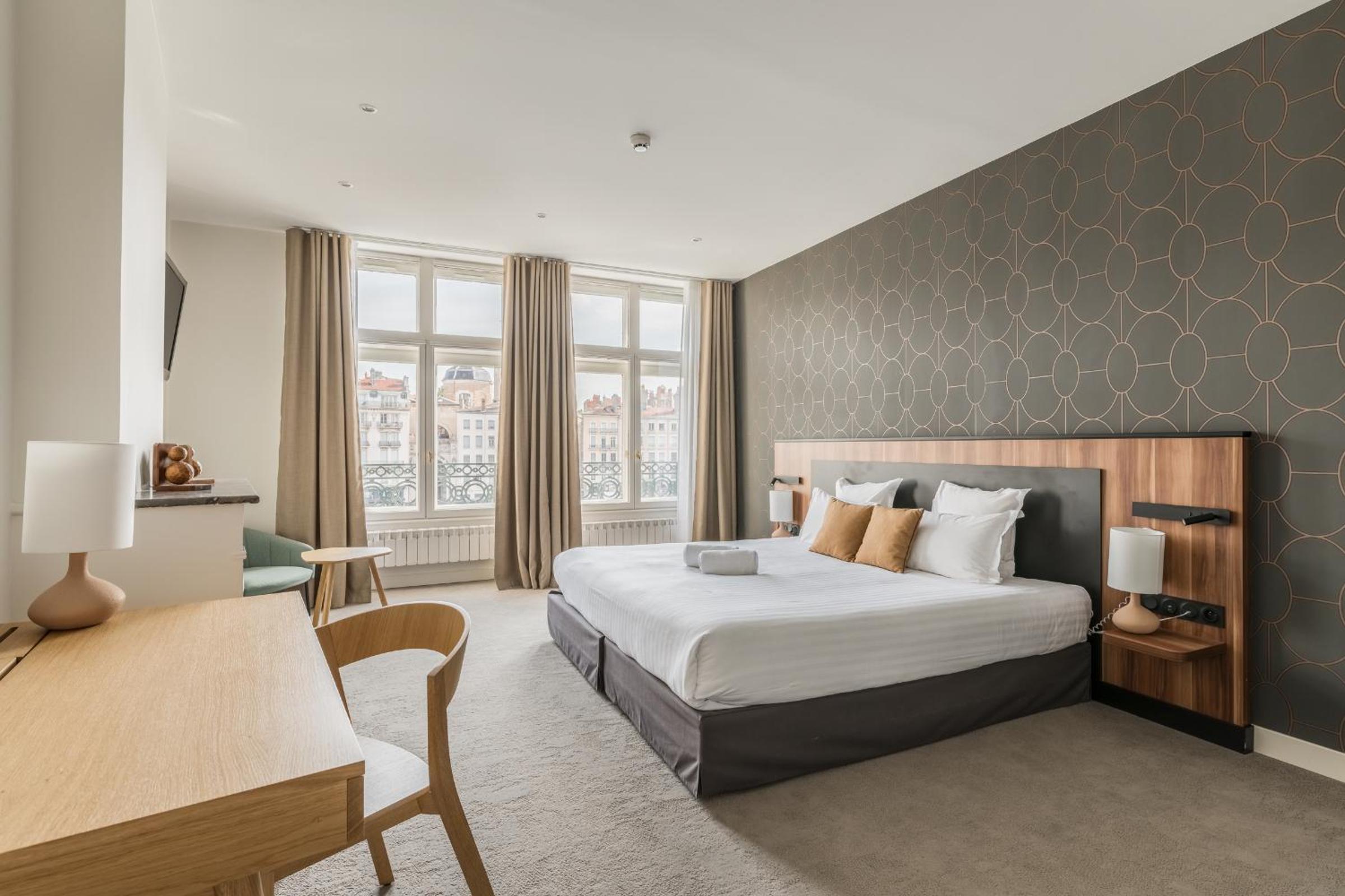 Deluxe Double Room with River View - Photo 4