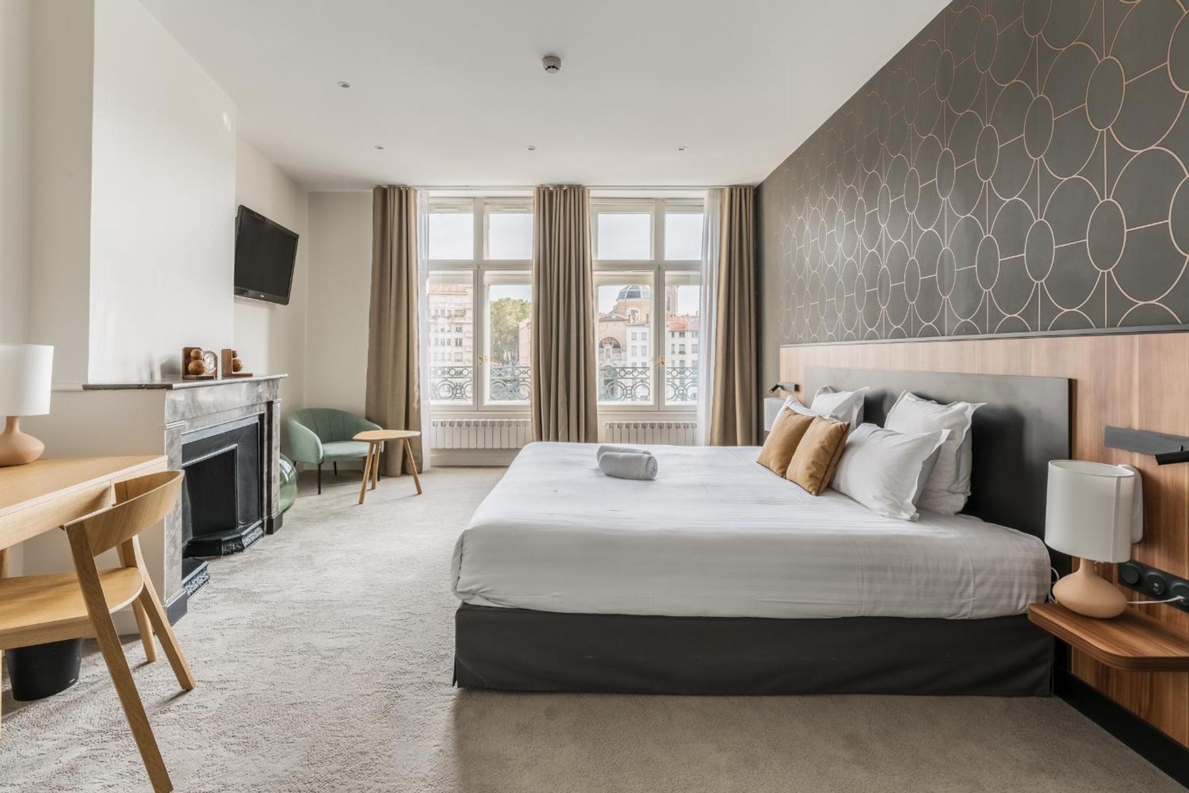 Deluxe Double Room with River View - Photo 1