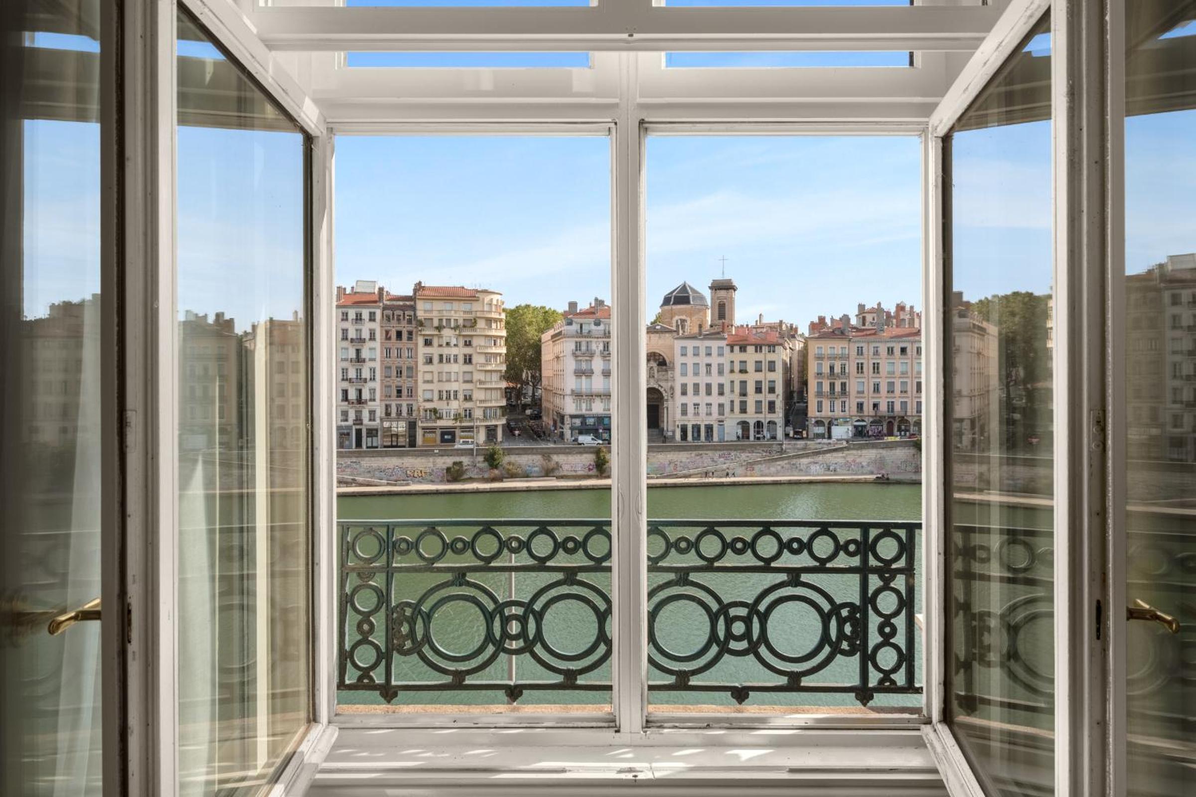 Deluxe Double Room with River View - Photo 3