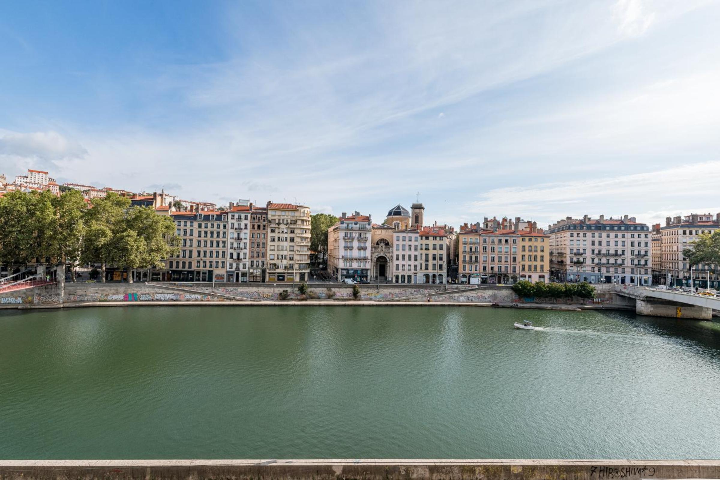 Deluxe Double Room with River View - Photo 5