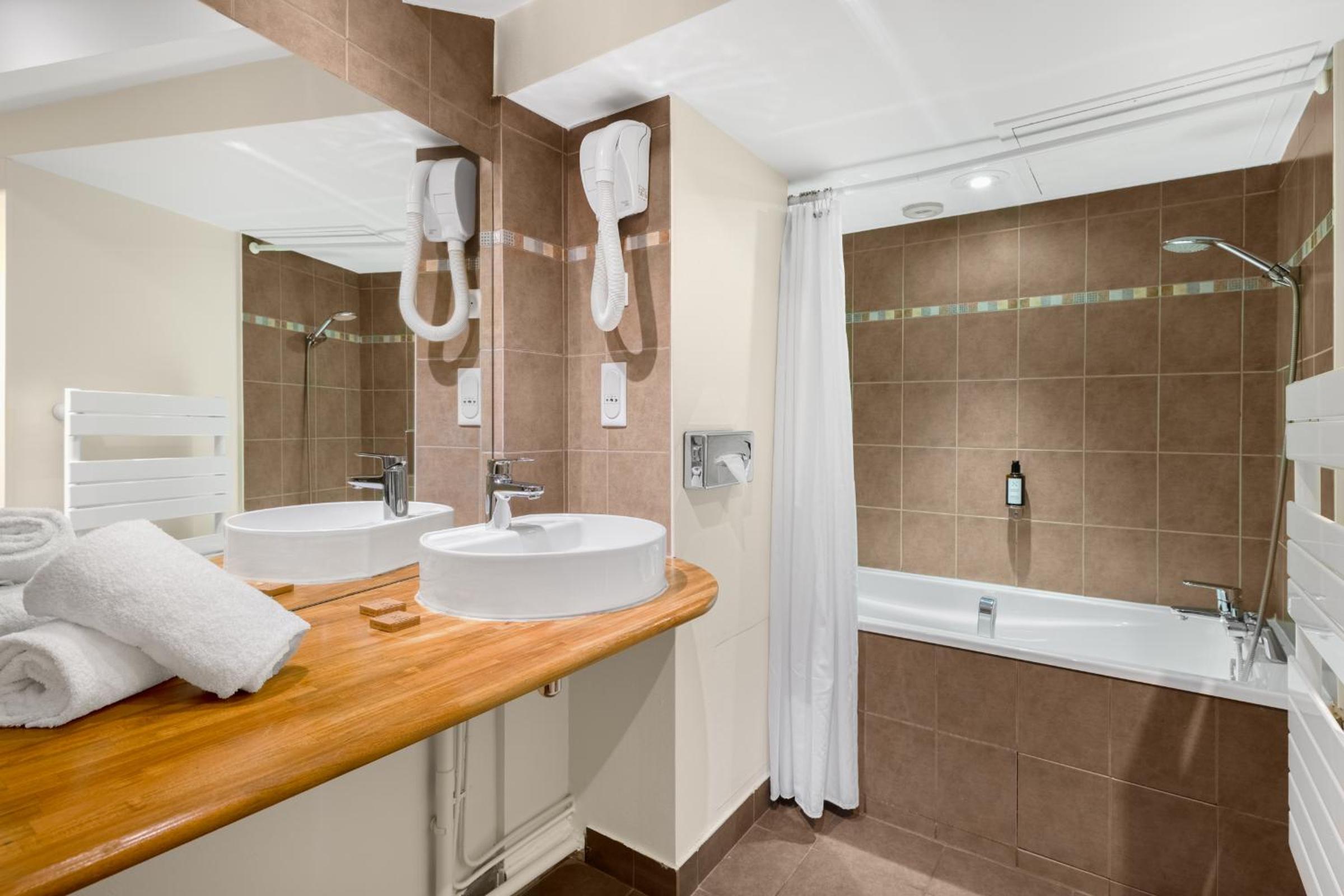 Standard Double Room - Photo 3