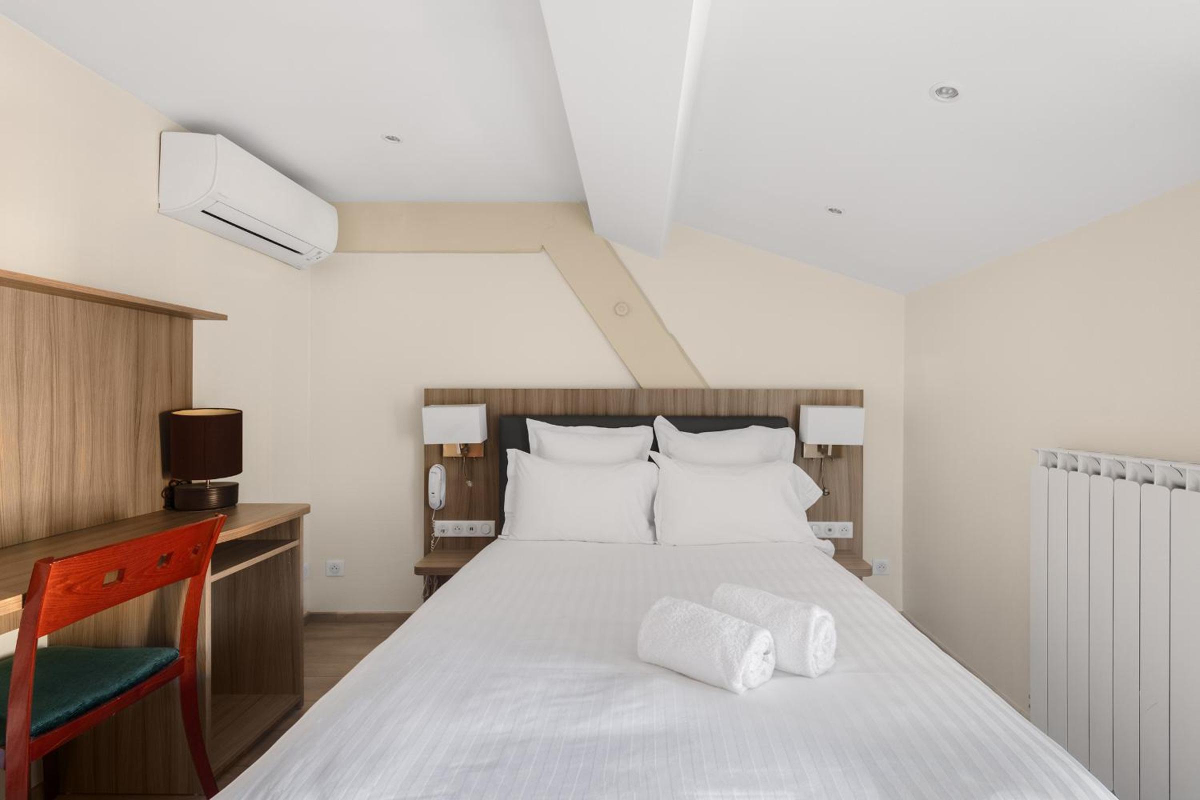 Standard Double Room - Photo 2