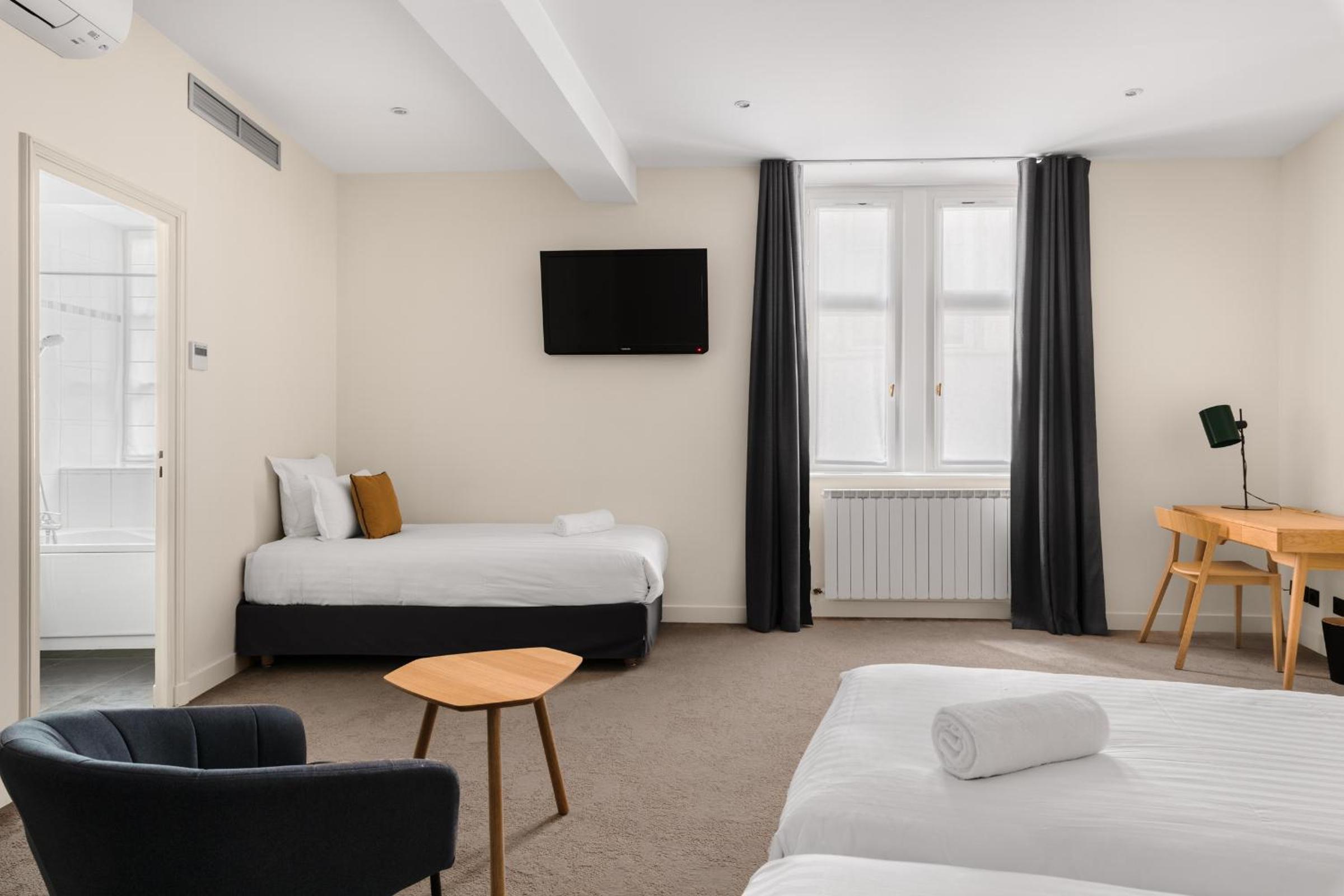 Standard Triple Room - Photo 4