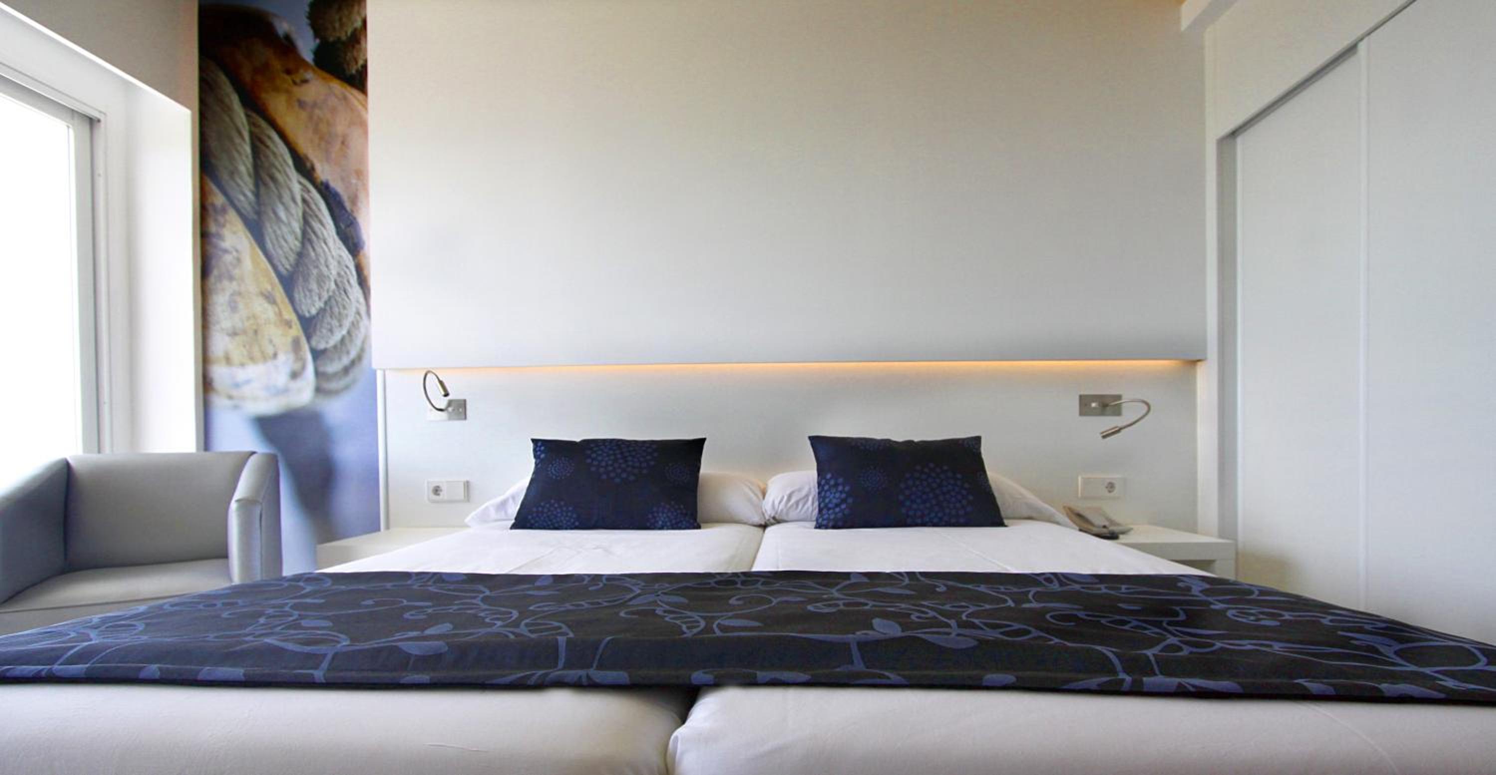 Double or Twin Room - Photo 3