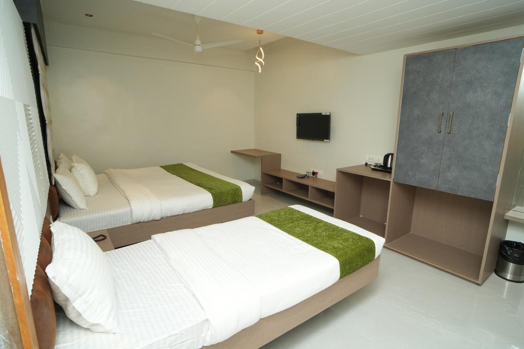 Family Room - Photo 25