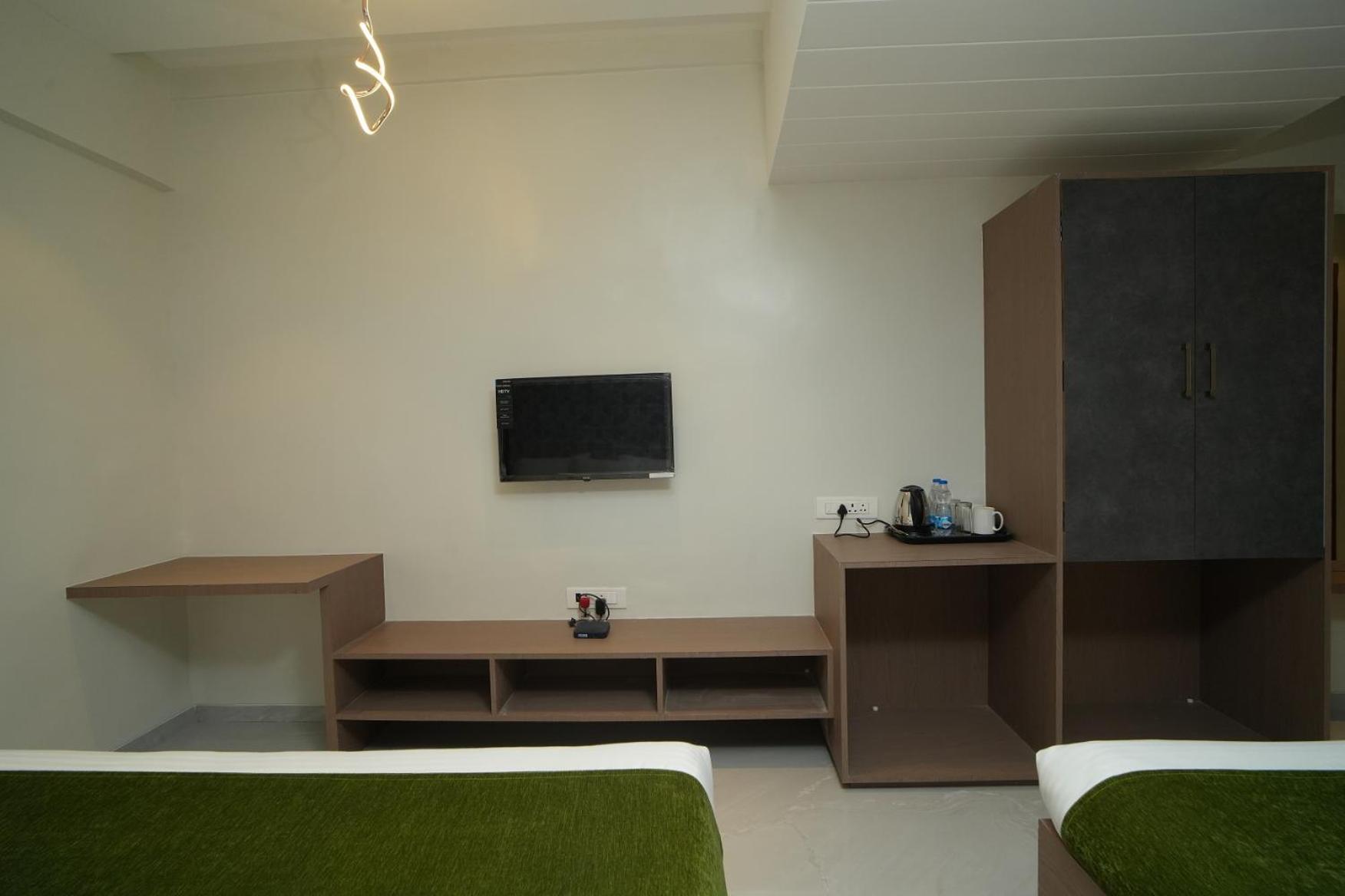 Family Room - Photo 26