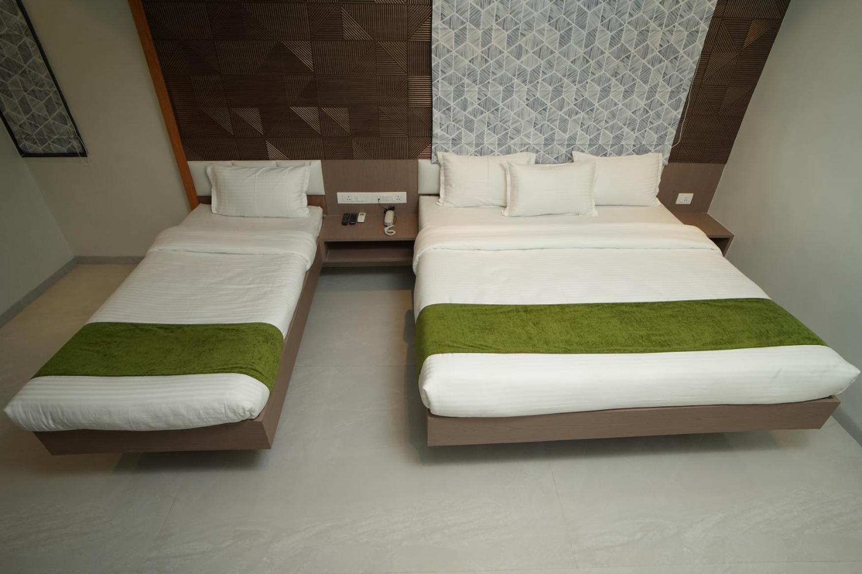 Family Room - Photo 16