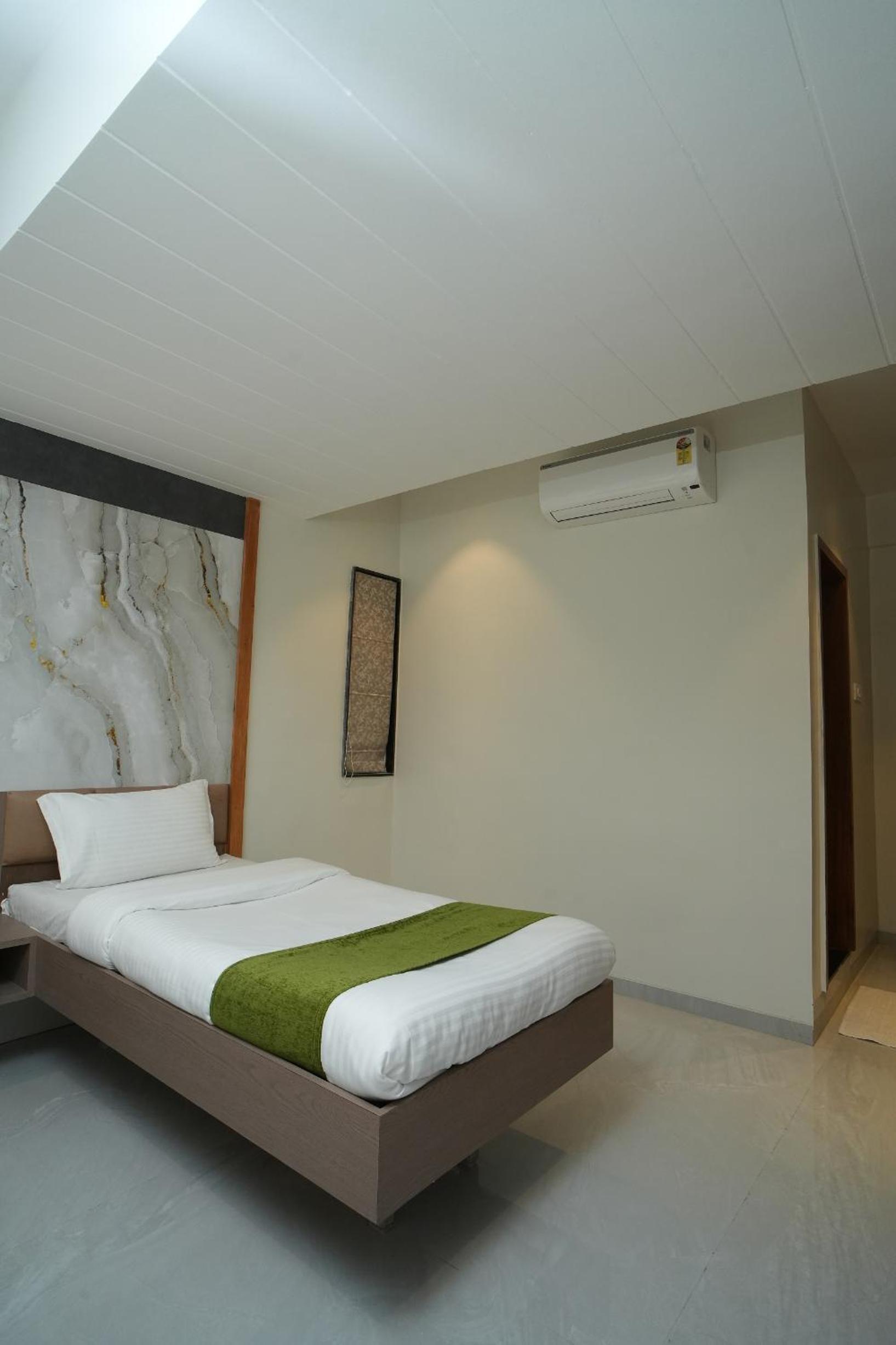 Family Room - Photo 14