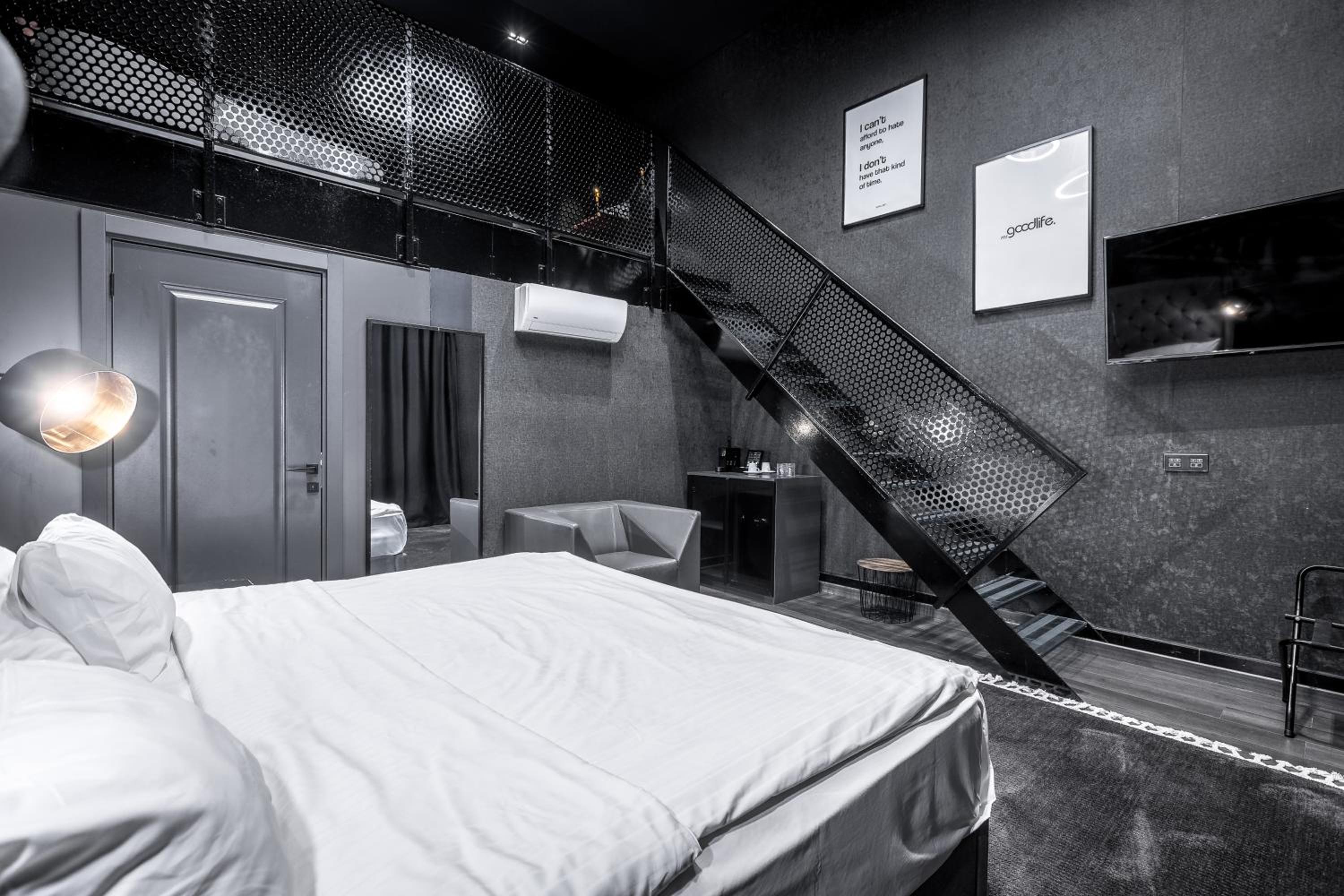 Black Loft - Photo 5