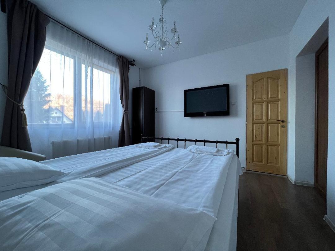 Double Room - Photo 8