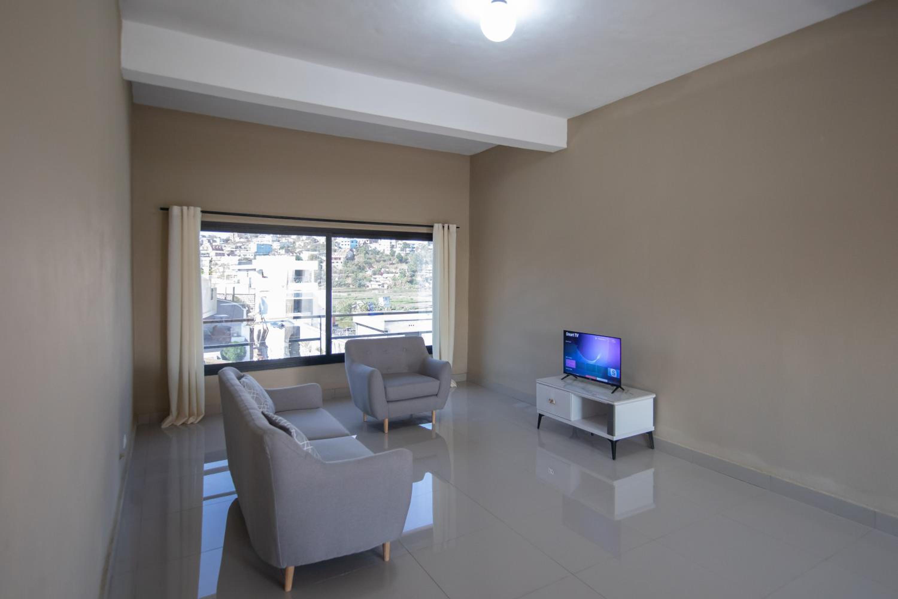 One-Bedroom Apartment photo 2