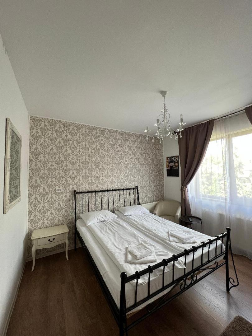 Double Room - Photo 9